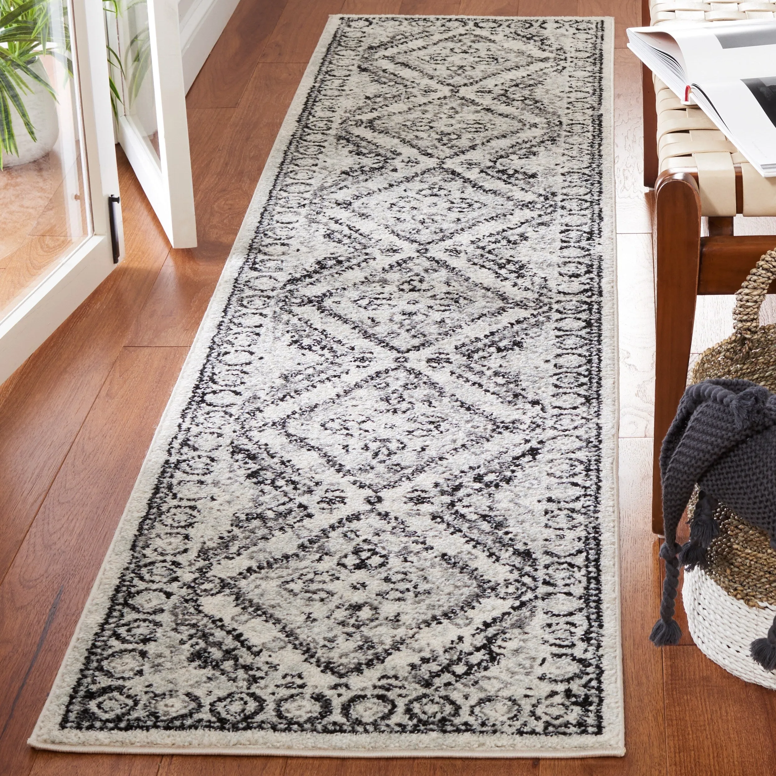 SAFAVIEH Tulum Neelima Bohemian & Eclectic Rug