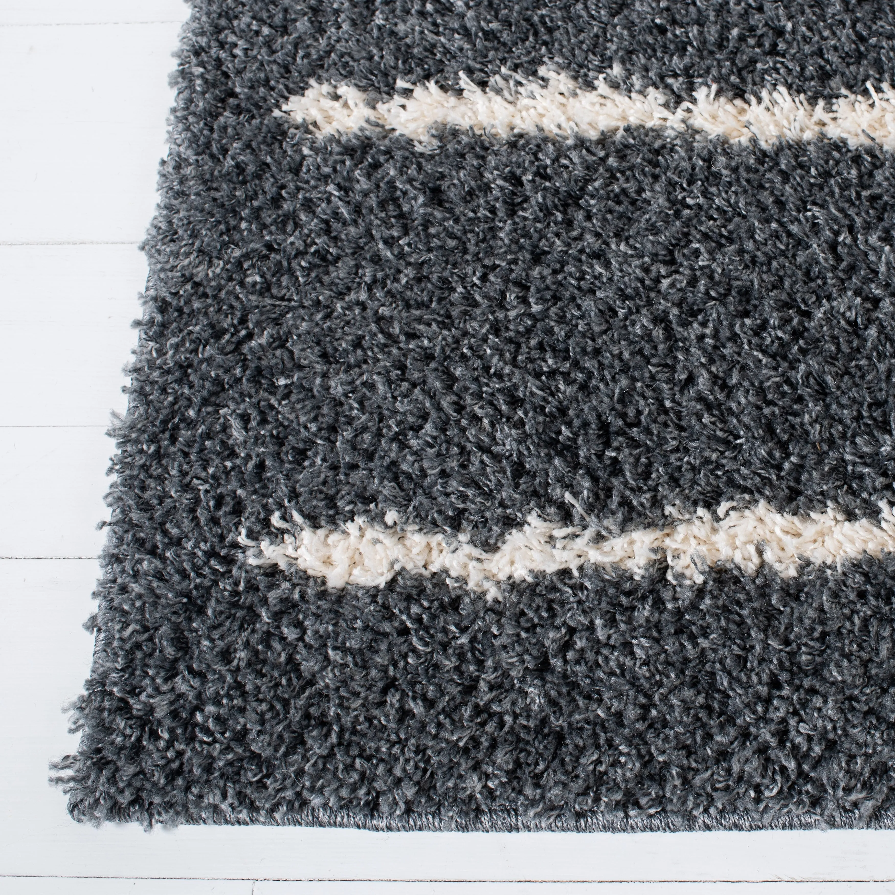 SAFAVIEH Venus Shag Zoea 1.75-inch Thick Rug