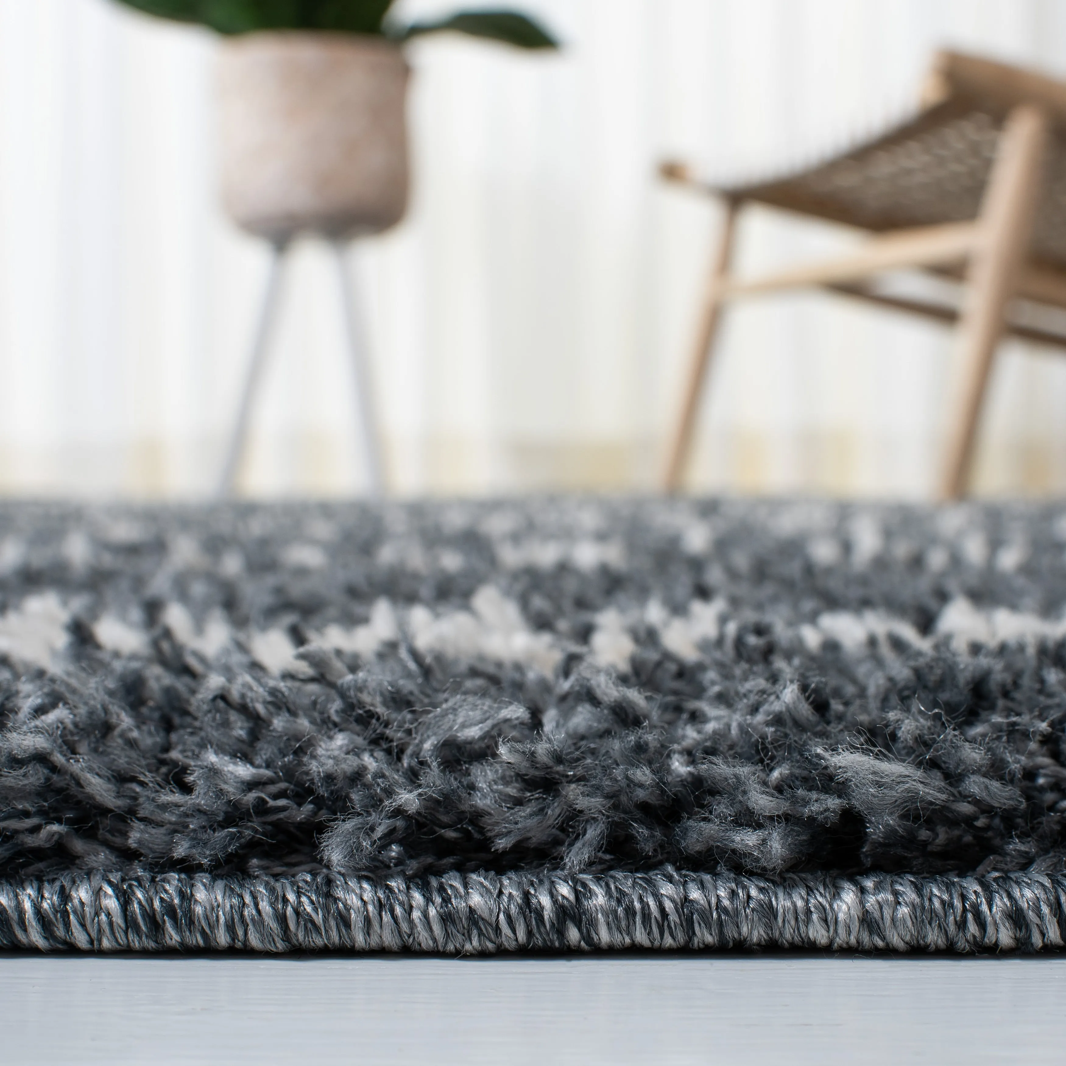 SAFAVIEH Venus Shag Zoea 1.75-inch Thick Rug
