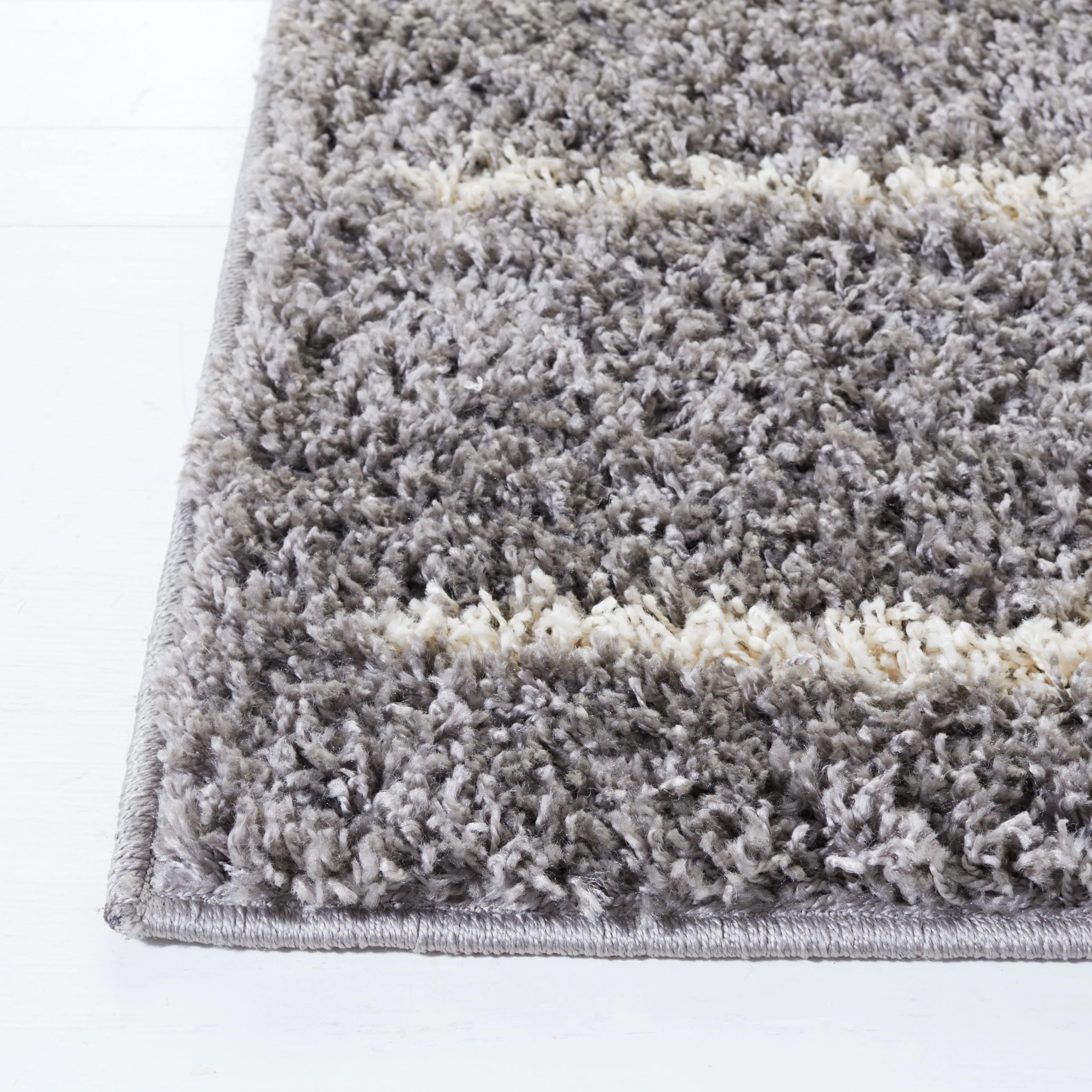 SAFAVIEH Venus Shag Zoea 1.75-inch Thick Rug