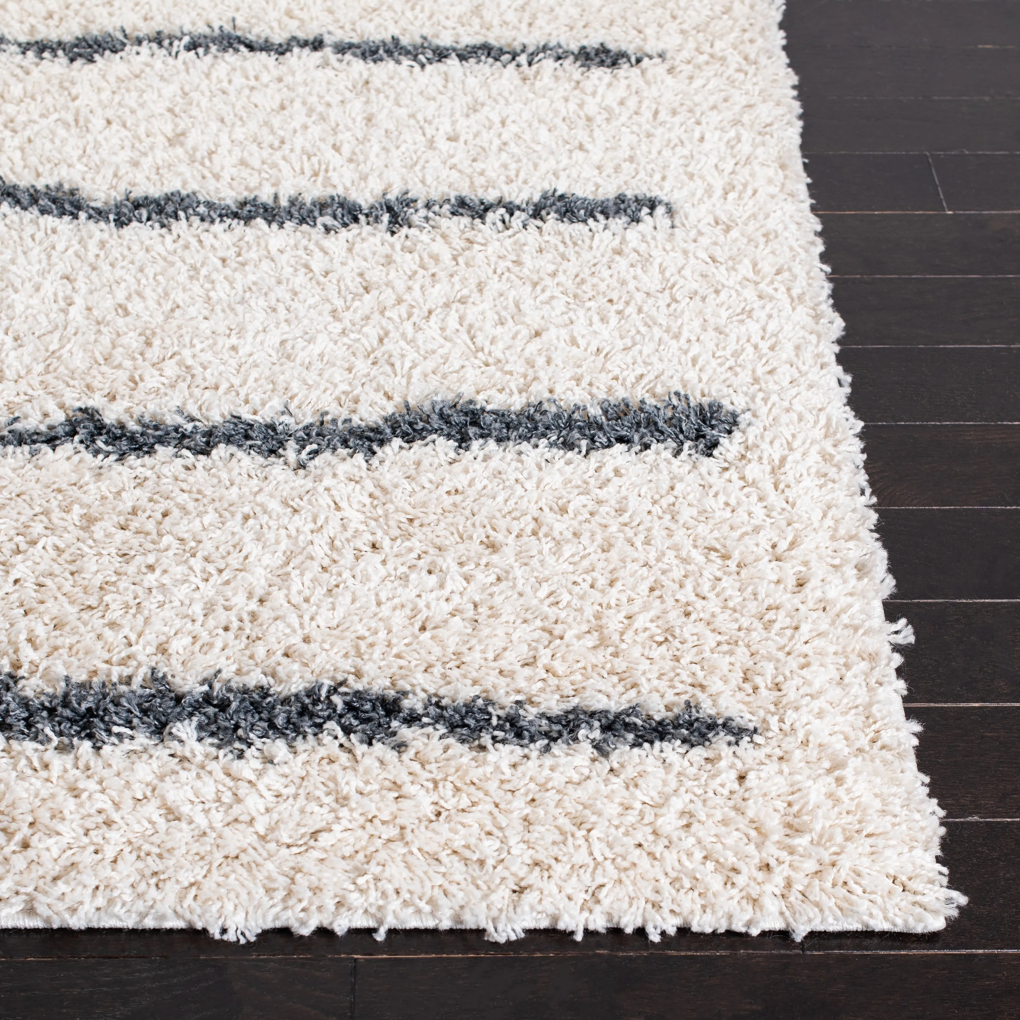 SAFAVIEH Venus Shag Zoea 1.75-inch Thick Rug