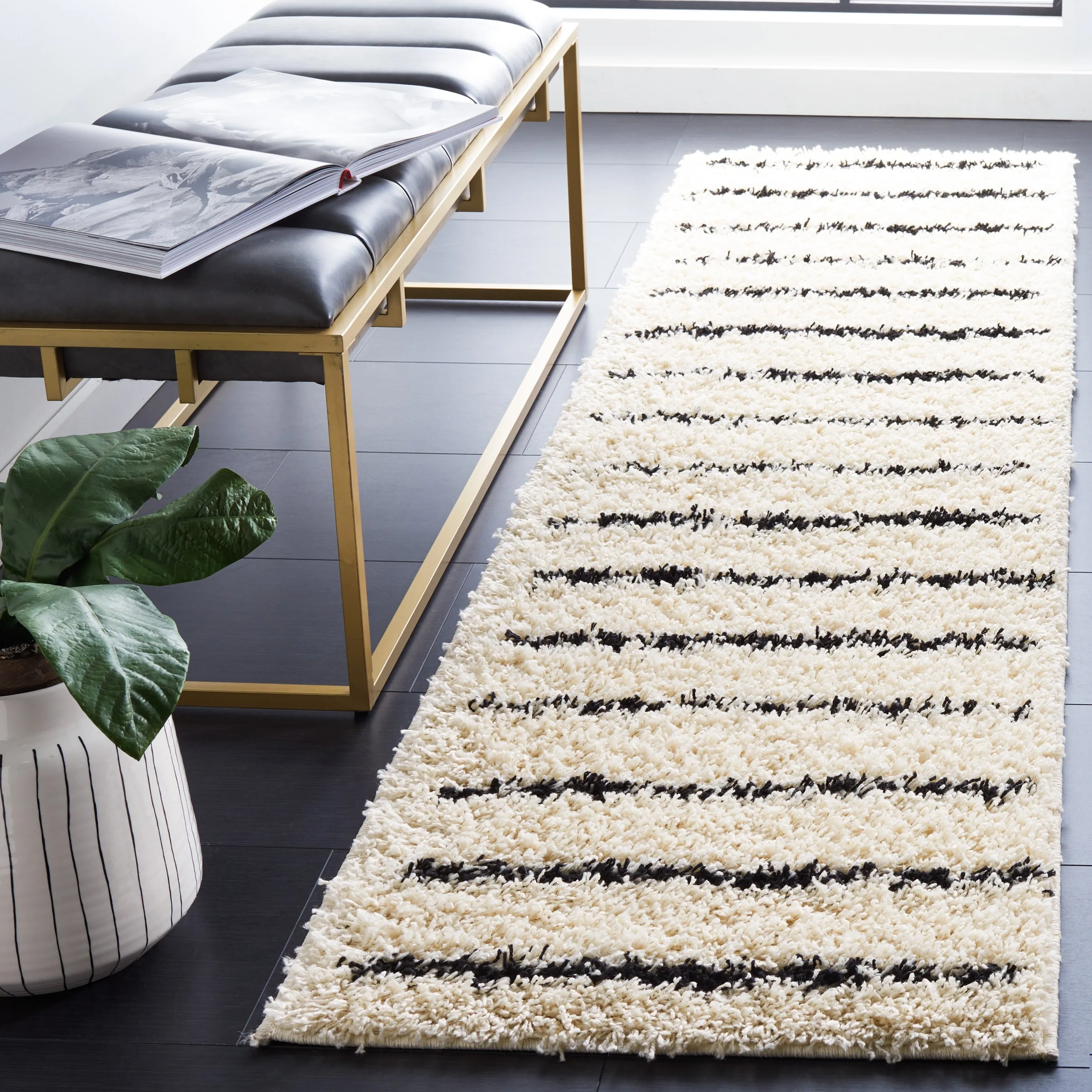 SAFAVIEH Venus Shag Zoea 1.75-inch Thick Rug