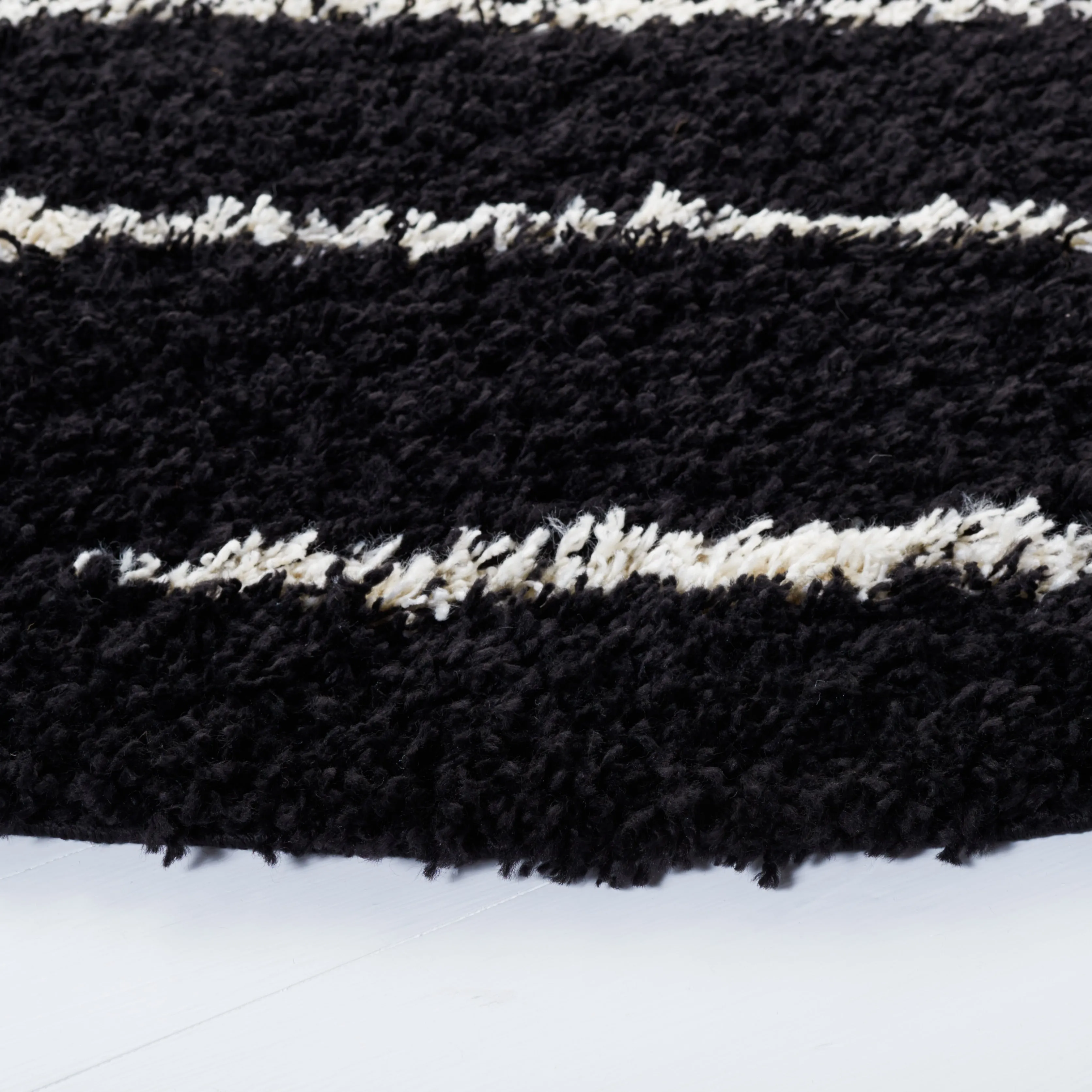 SAFAVIEH Venus Shag Zoea 1.75-inch Thick Rug