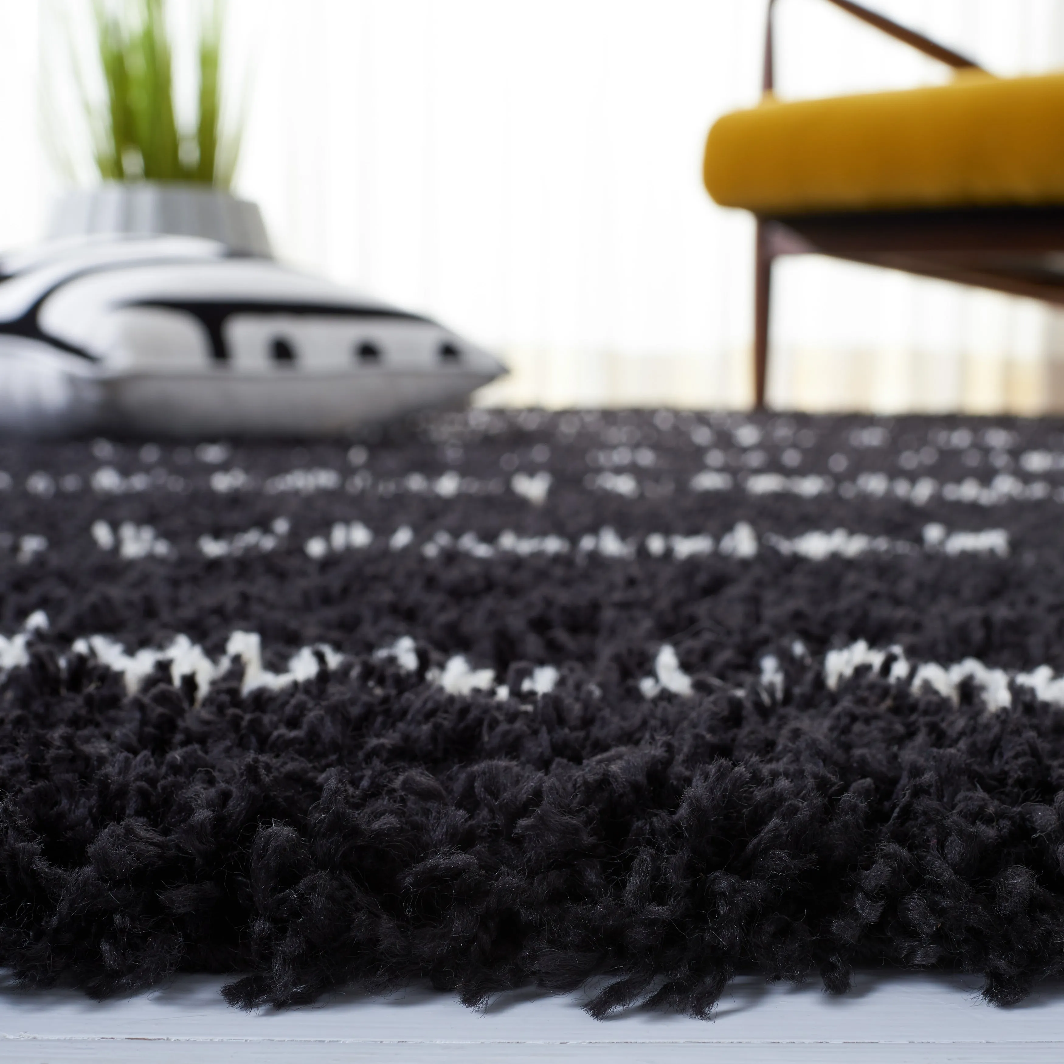 SAFAVIEH Venus Shag Zoea 1.75-inch Thick Rug