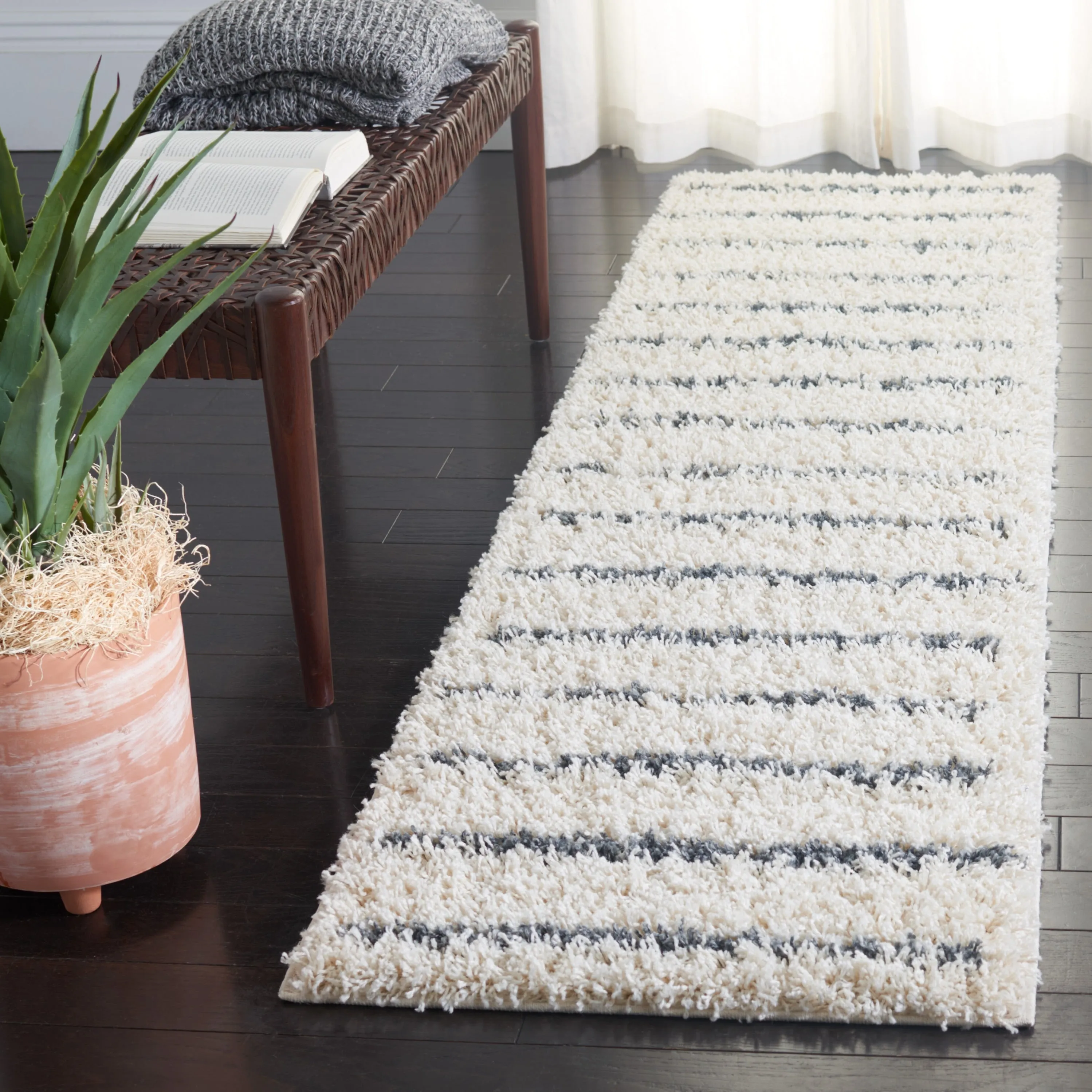 SAFAVIEH Venus Shag Zoea 1.75-inch Thick Rug