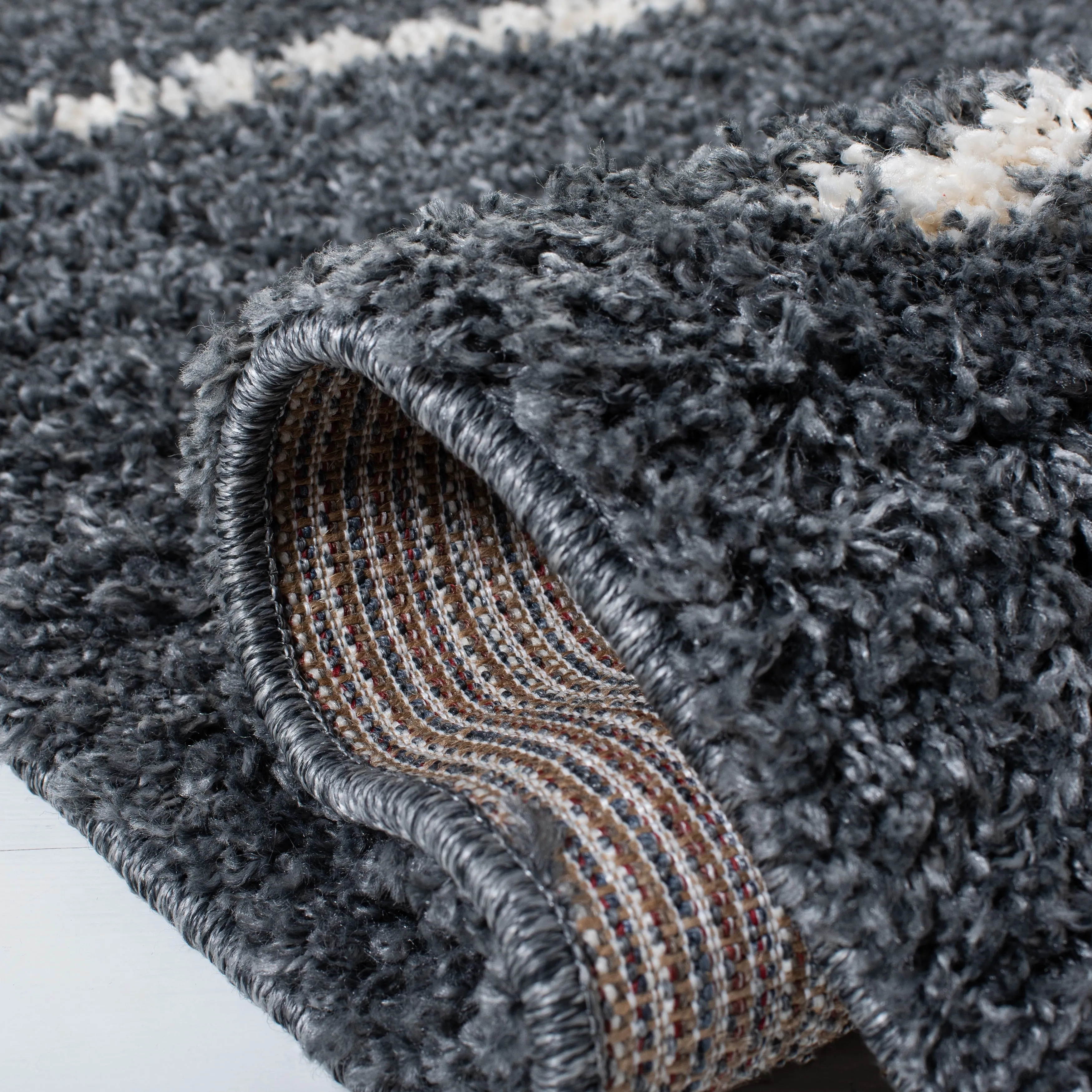 SAFAVIEH Venus Shag Zoea 1.75-inch Thick Rug