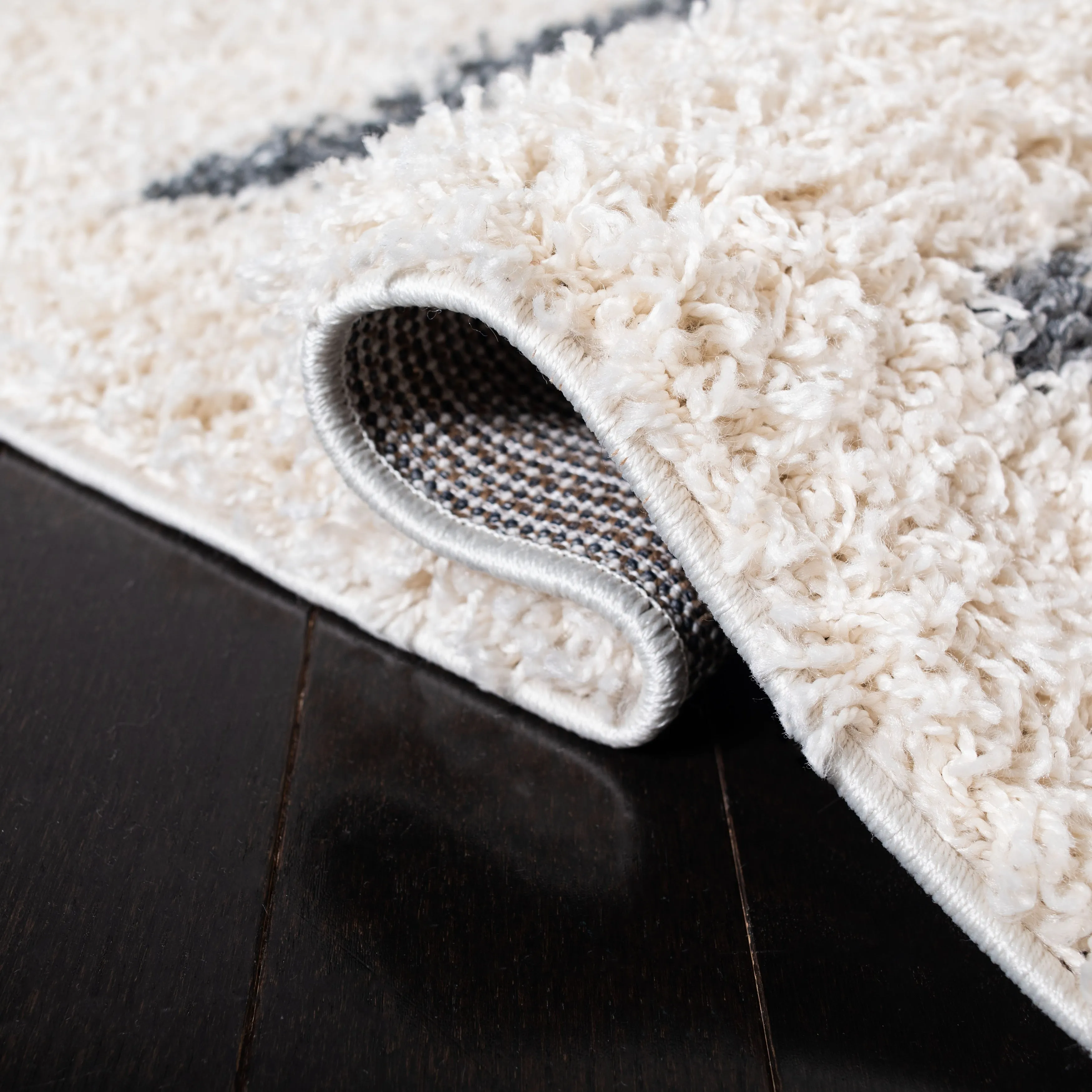 SAFAVIEH Venus Shag Zoea 1.75-inch Thick Rug