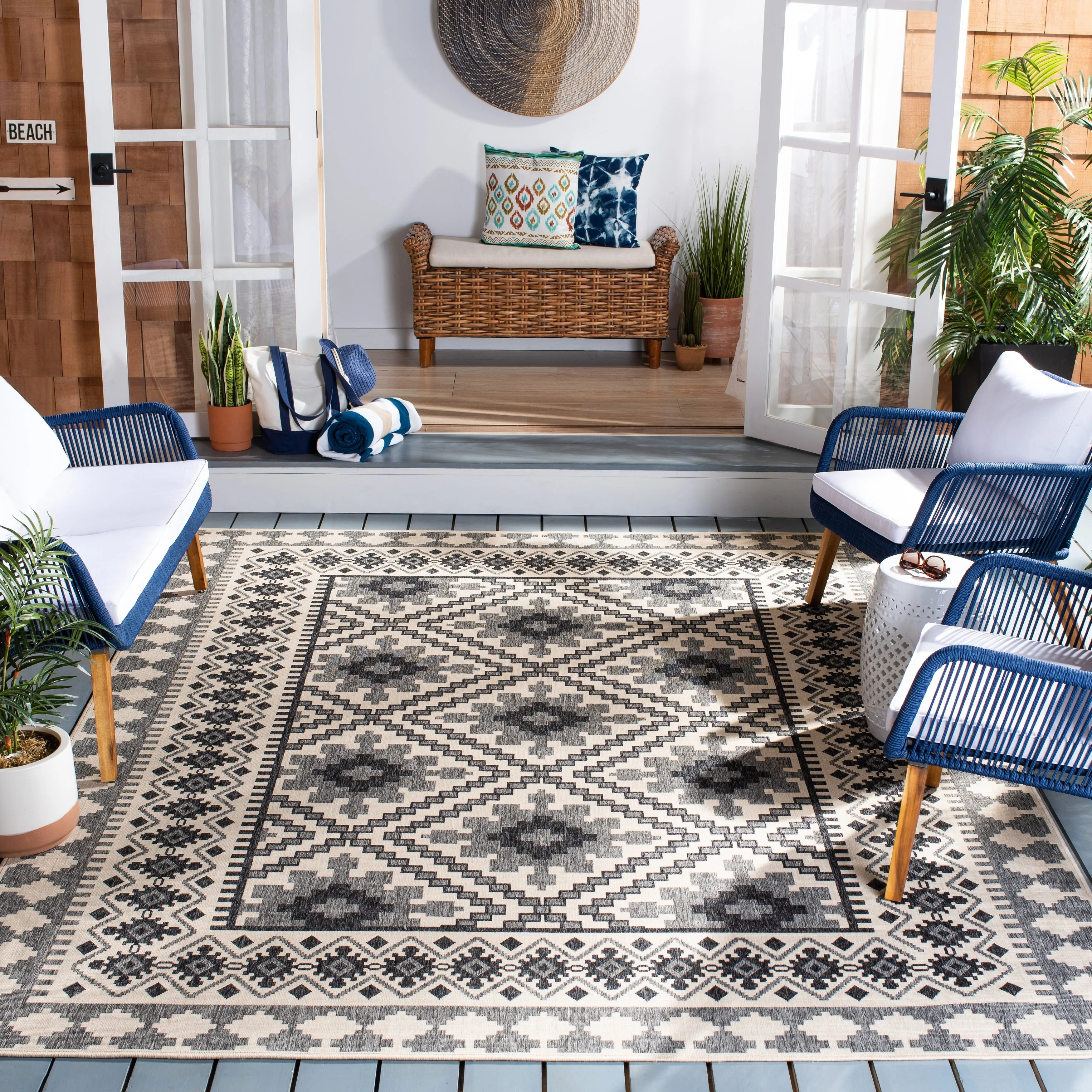 SAFAVIEH Veranda Rita Indoor/ Outdoor Waterproof Patio Backyard Rug