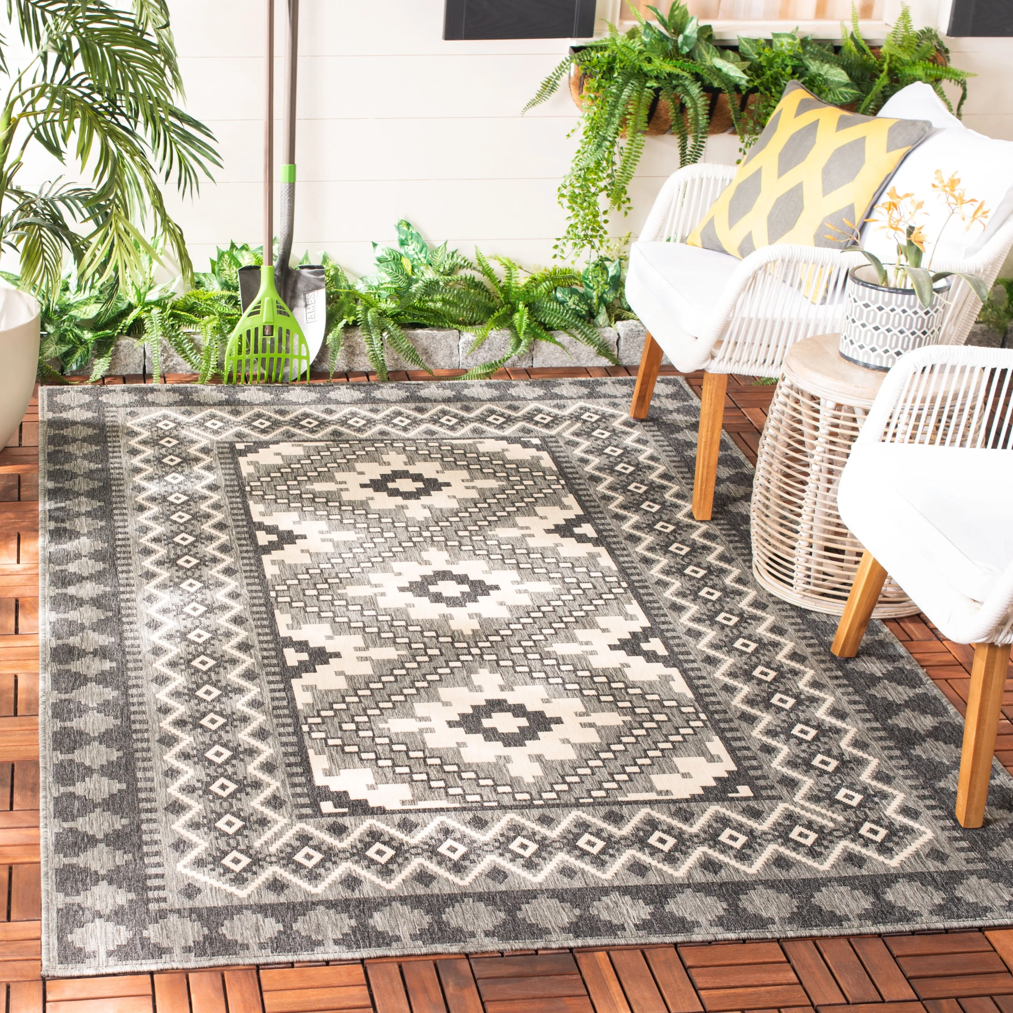 SAFAVIEH Veranda Rita Indoor/ Outdoor Waterproof Patio Backyard Rug