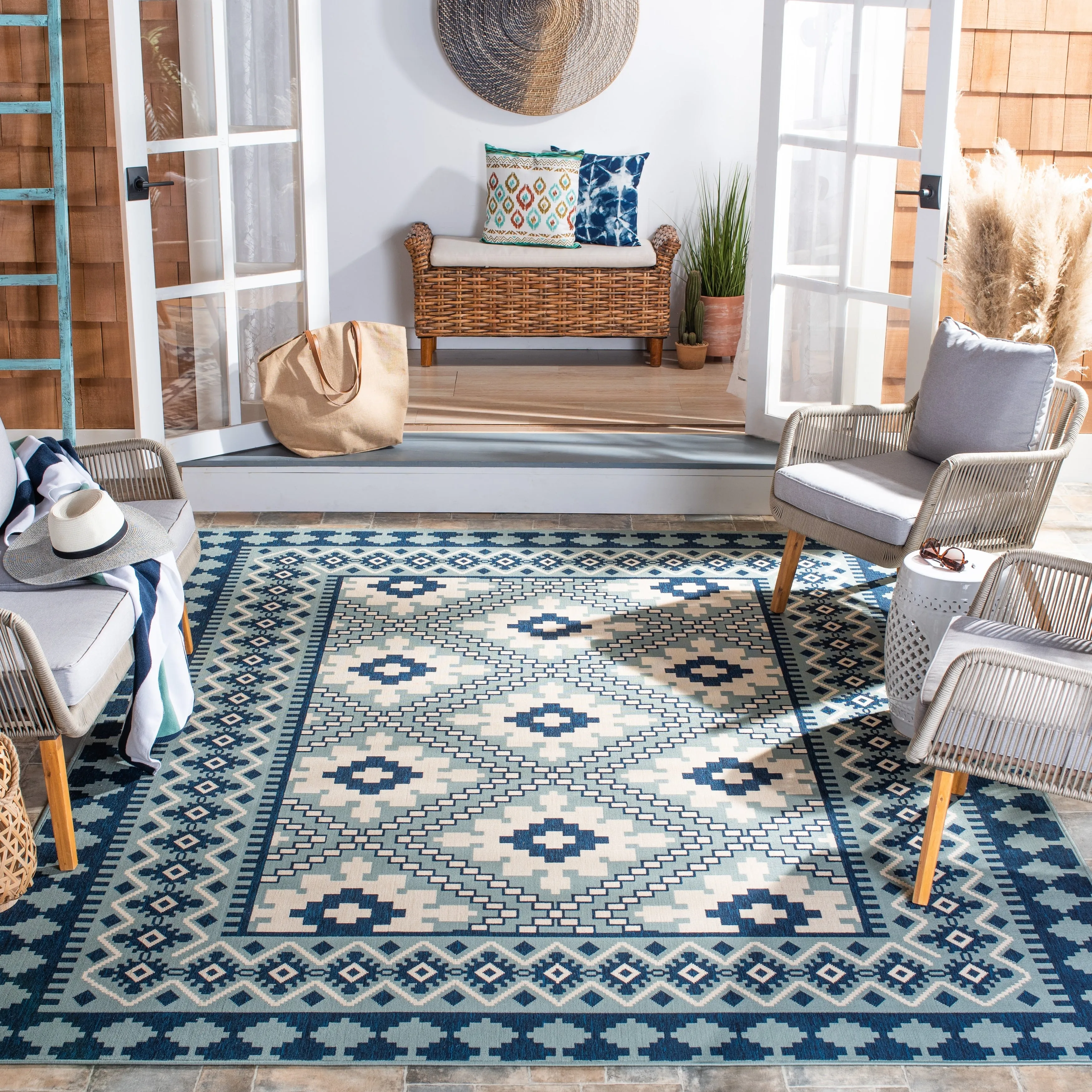 SAFAVIEH Veranda Rita Indoor/ Outdoor Waterproof Patio Backyard Rug