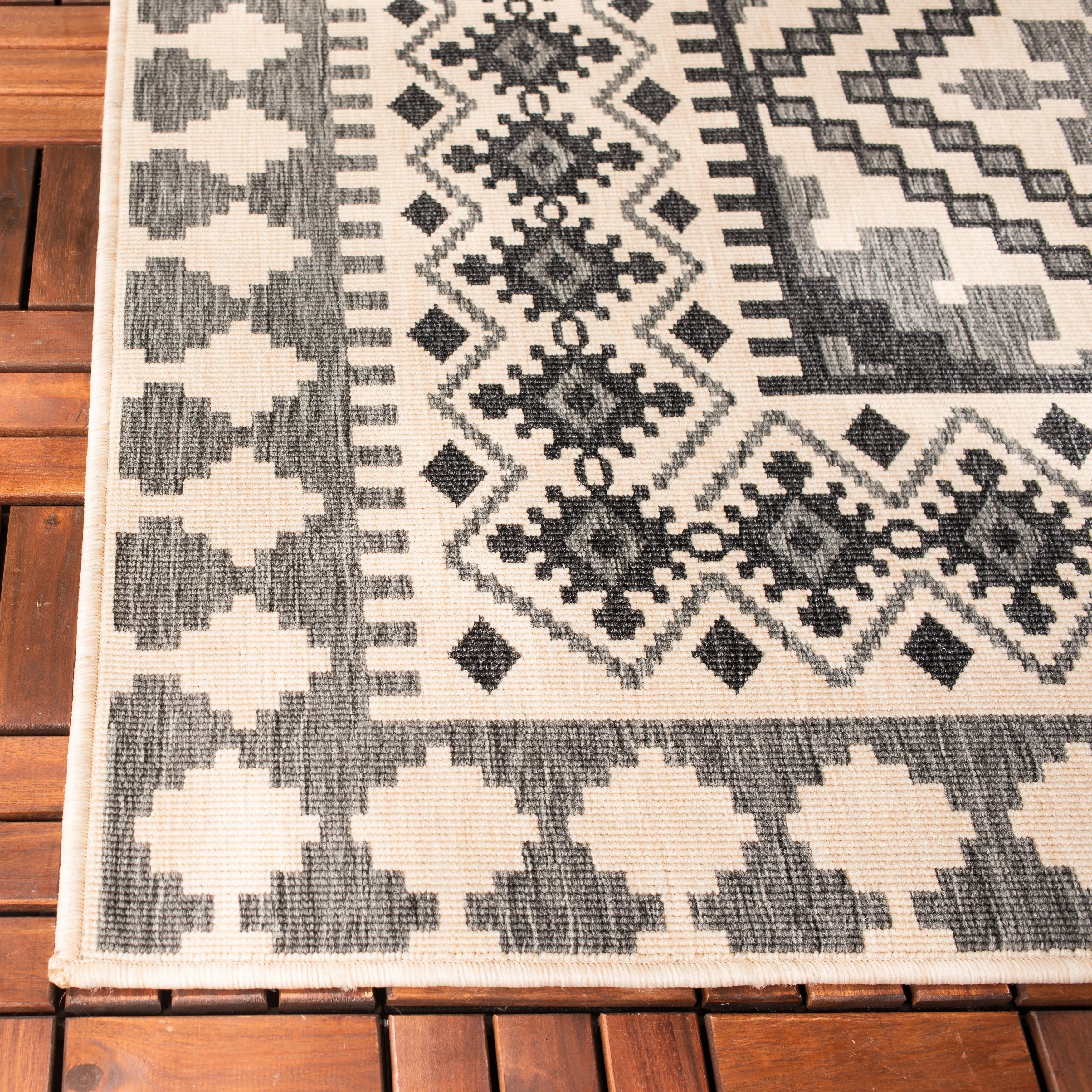 SAFAVIEH Veranda Rita Indoor/ Outdoor Waterproof Patio Backyard Rug