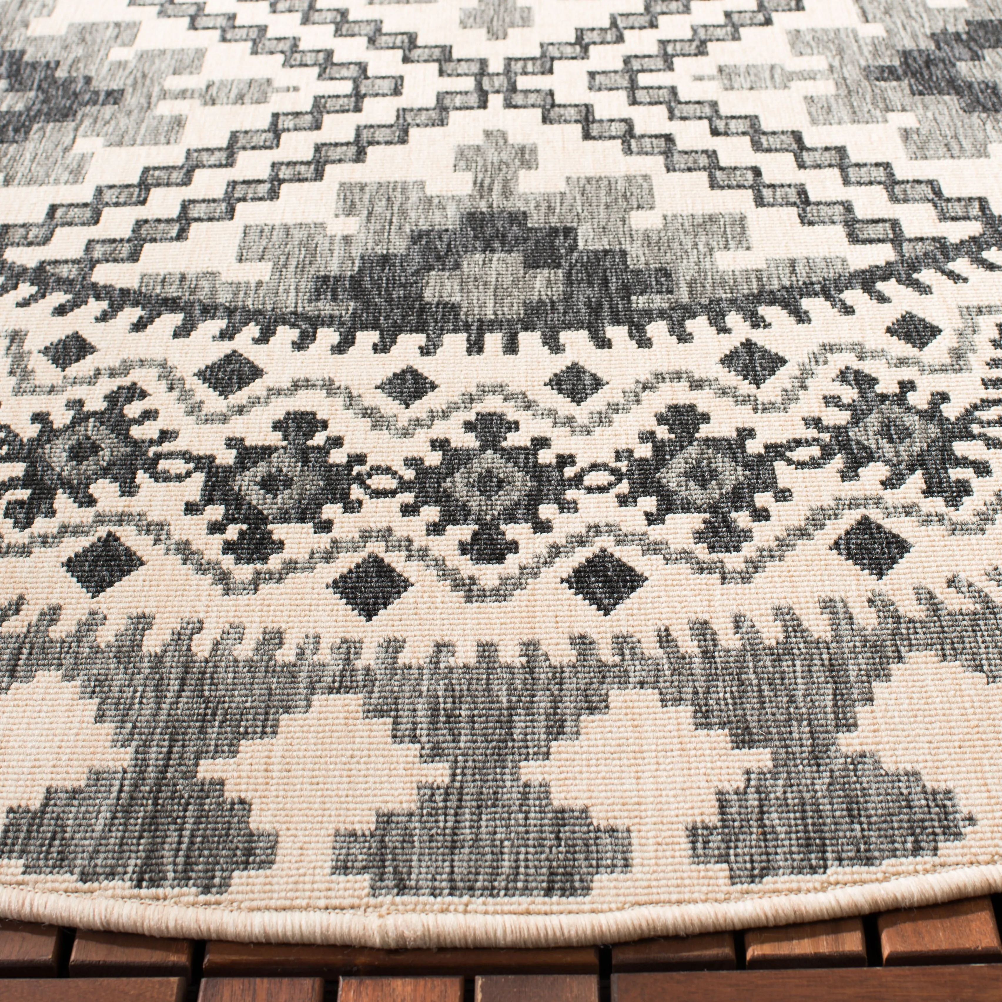 SAFAVIEH Veranda Rita Indoor/ Outdoor Waterproof Patio Backyard Rug