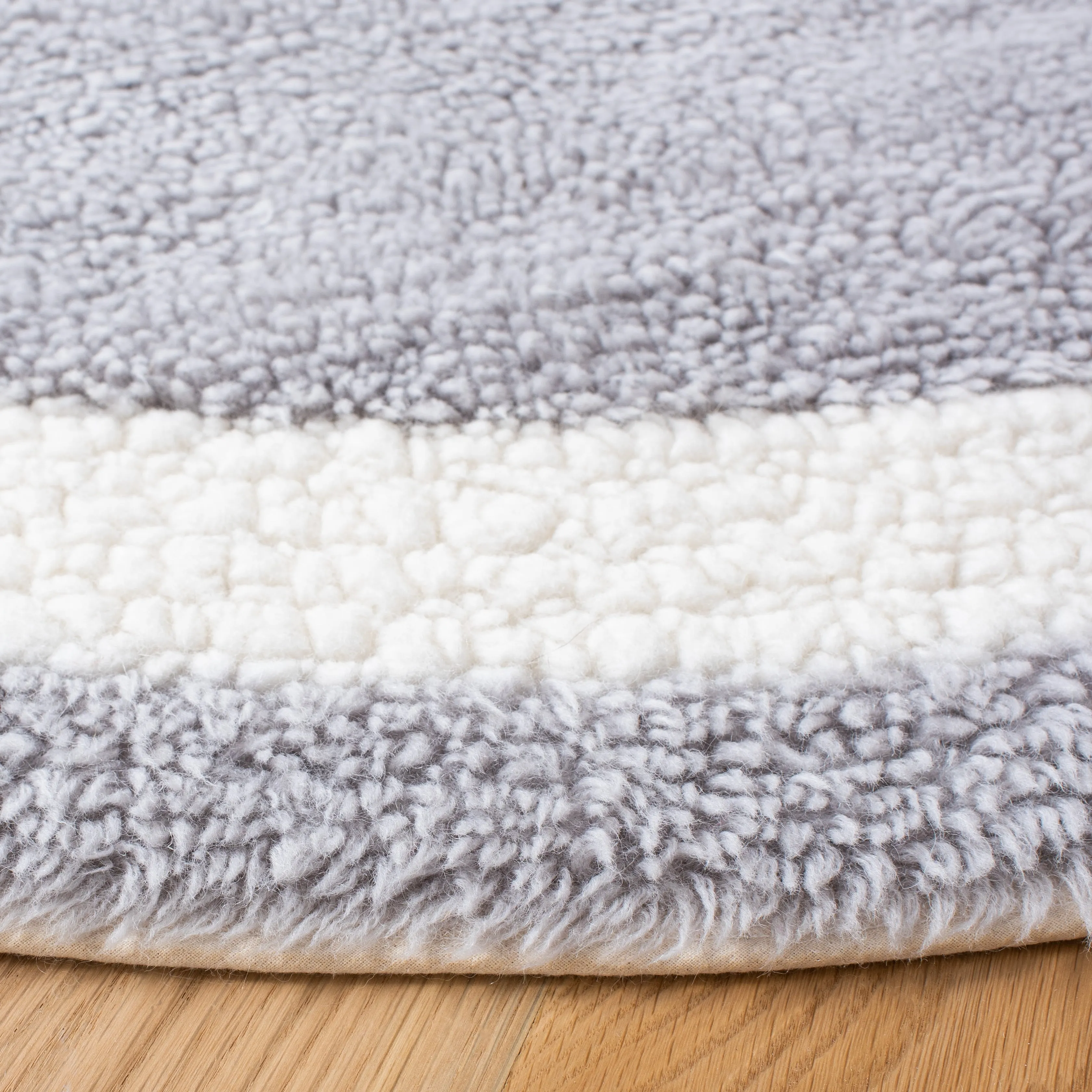 SAFAVIEH Vermont Machine Washable Handmade Dahlia Wool Rug