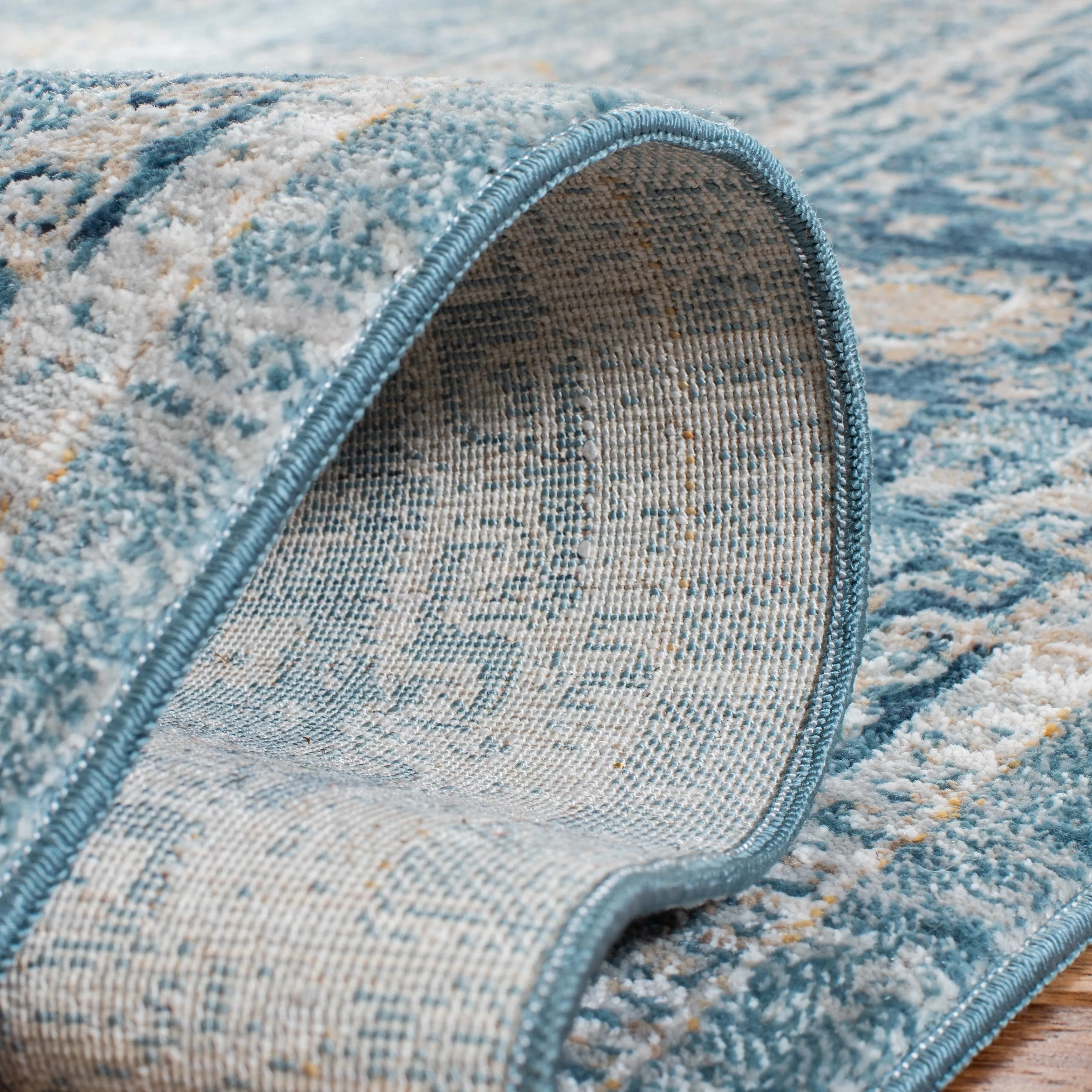 SAFAVIEH Victoria Almeda Traditional Oriental Rug