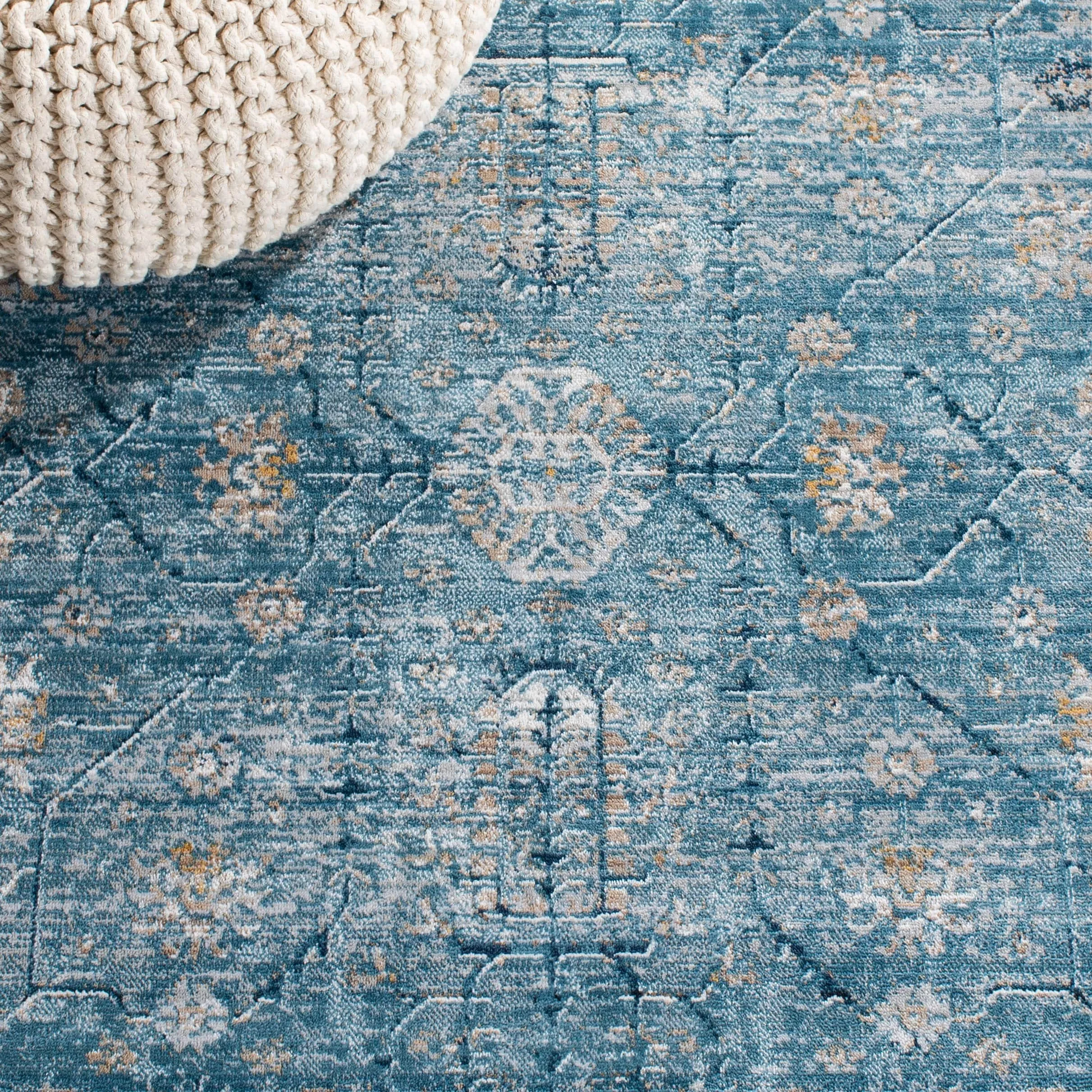 SAFAVIEH Victoria Almeda Traditional Oriental Rug