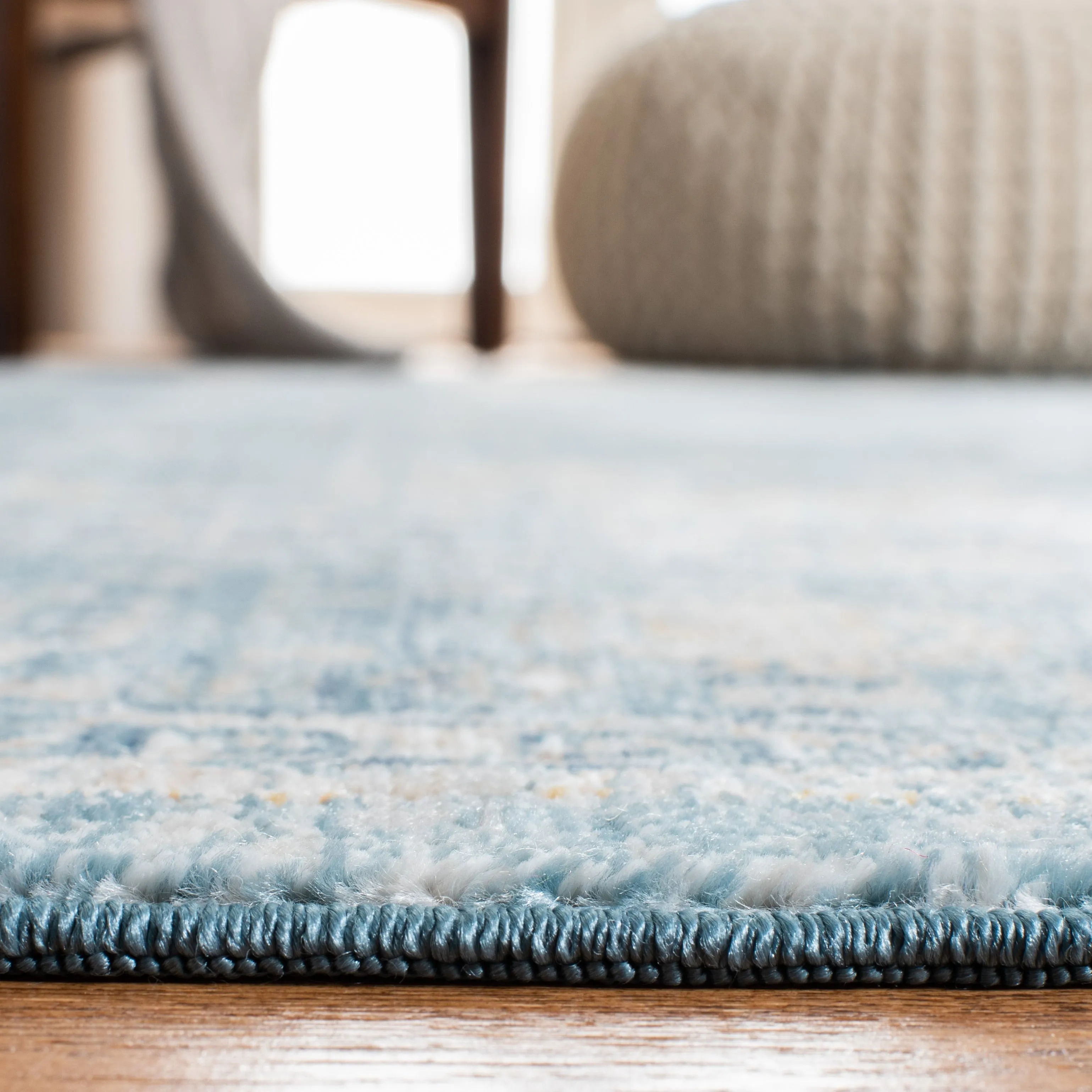 SAFAVIEH Victoria Almeda Traditional Oriental Rug
