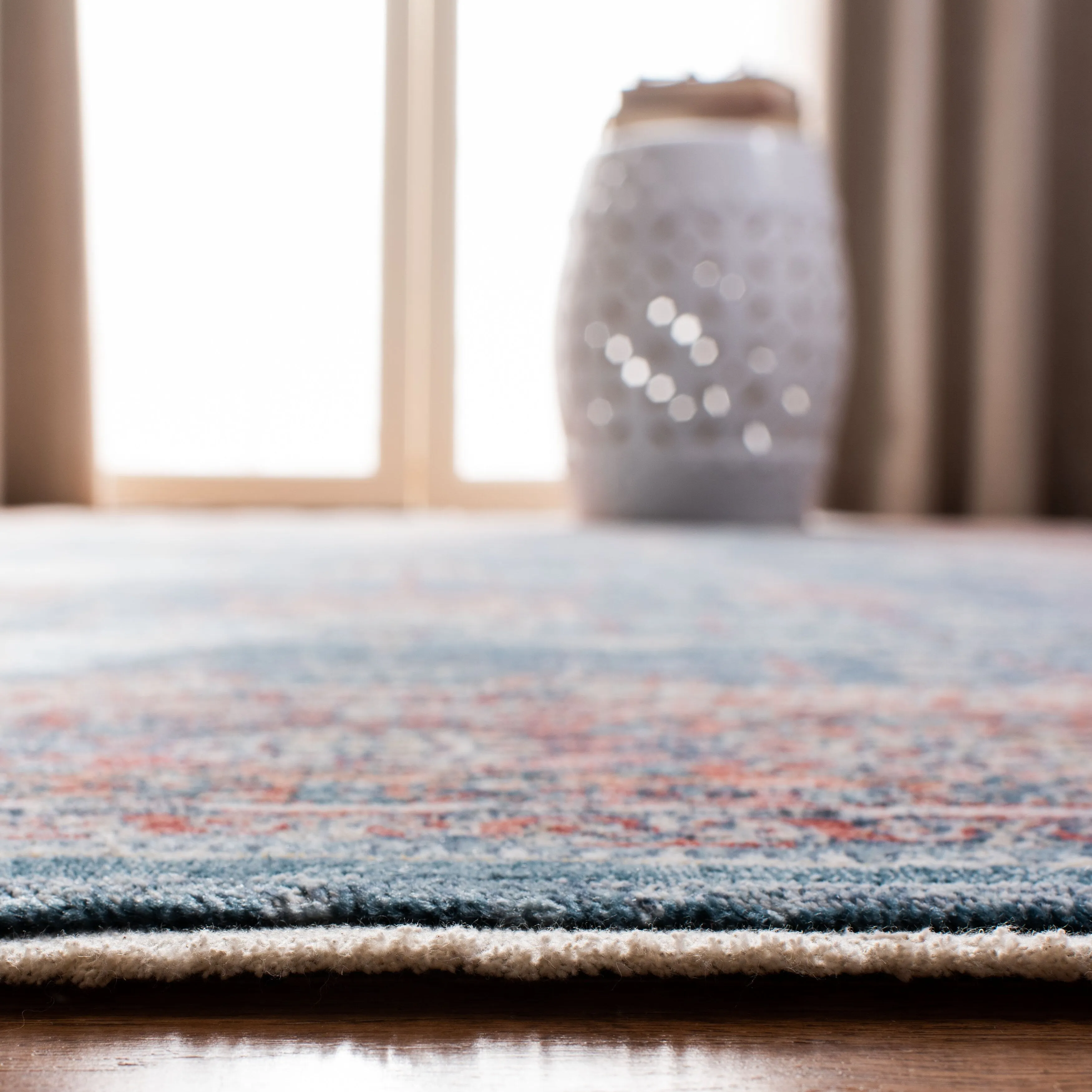 SAFAVIEH Victoria Almeda Traditional Oriental Rug