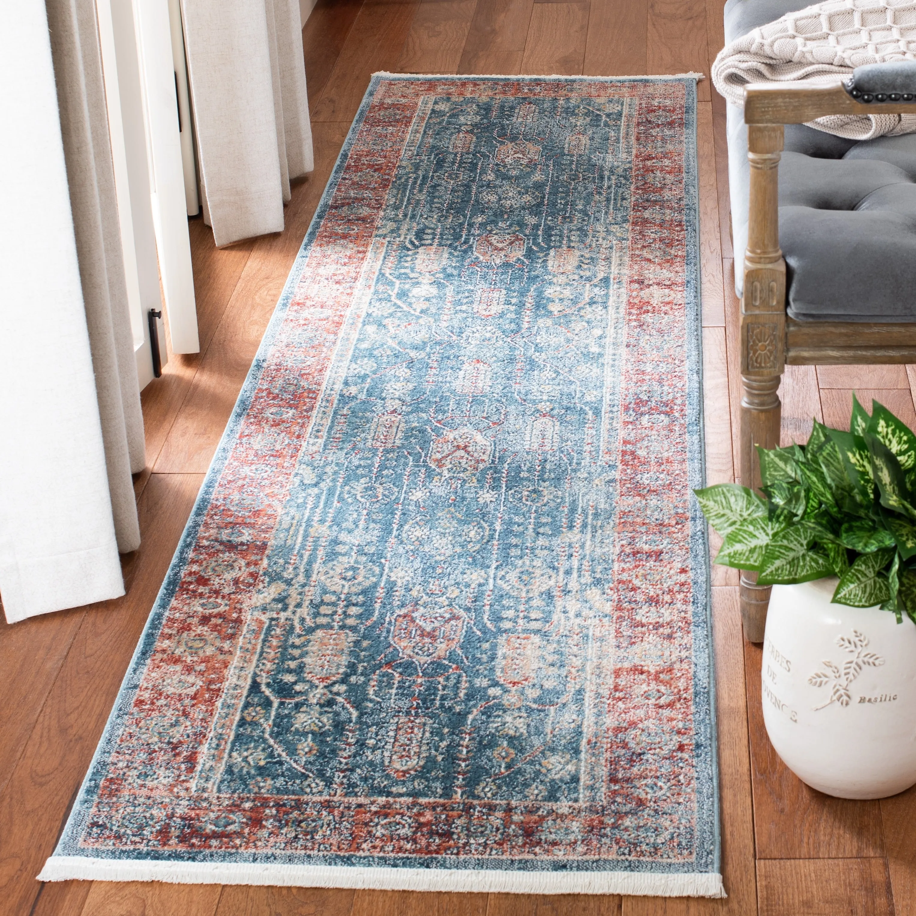 SAFAVIEH Victoria Almeda Traditional Oriental Rug