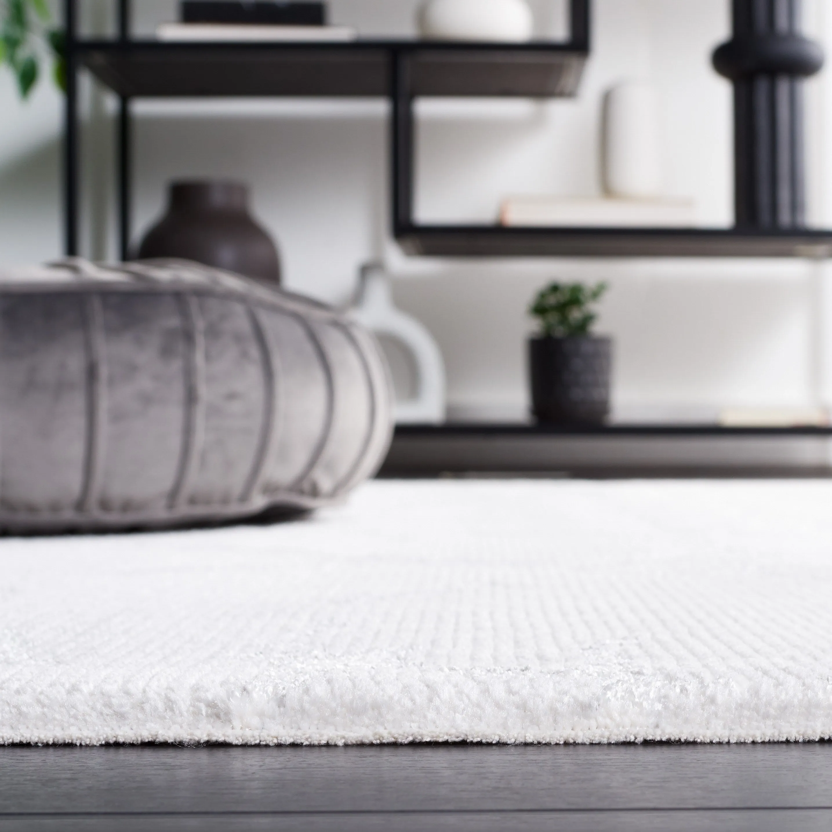 SAFAVIEH Whisper Pera Modern Abstract Rug