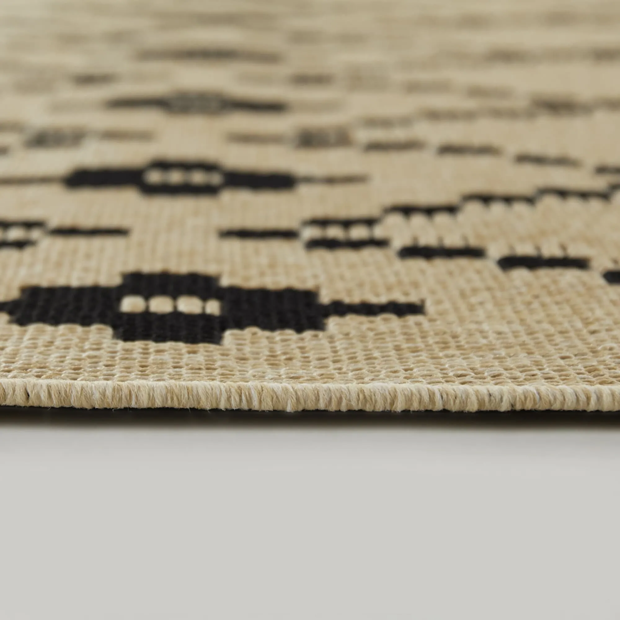 Selwyn Diamond Trellis Indoor/Outdoor Area Rug