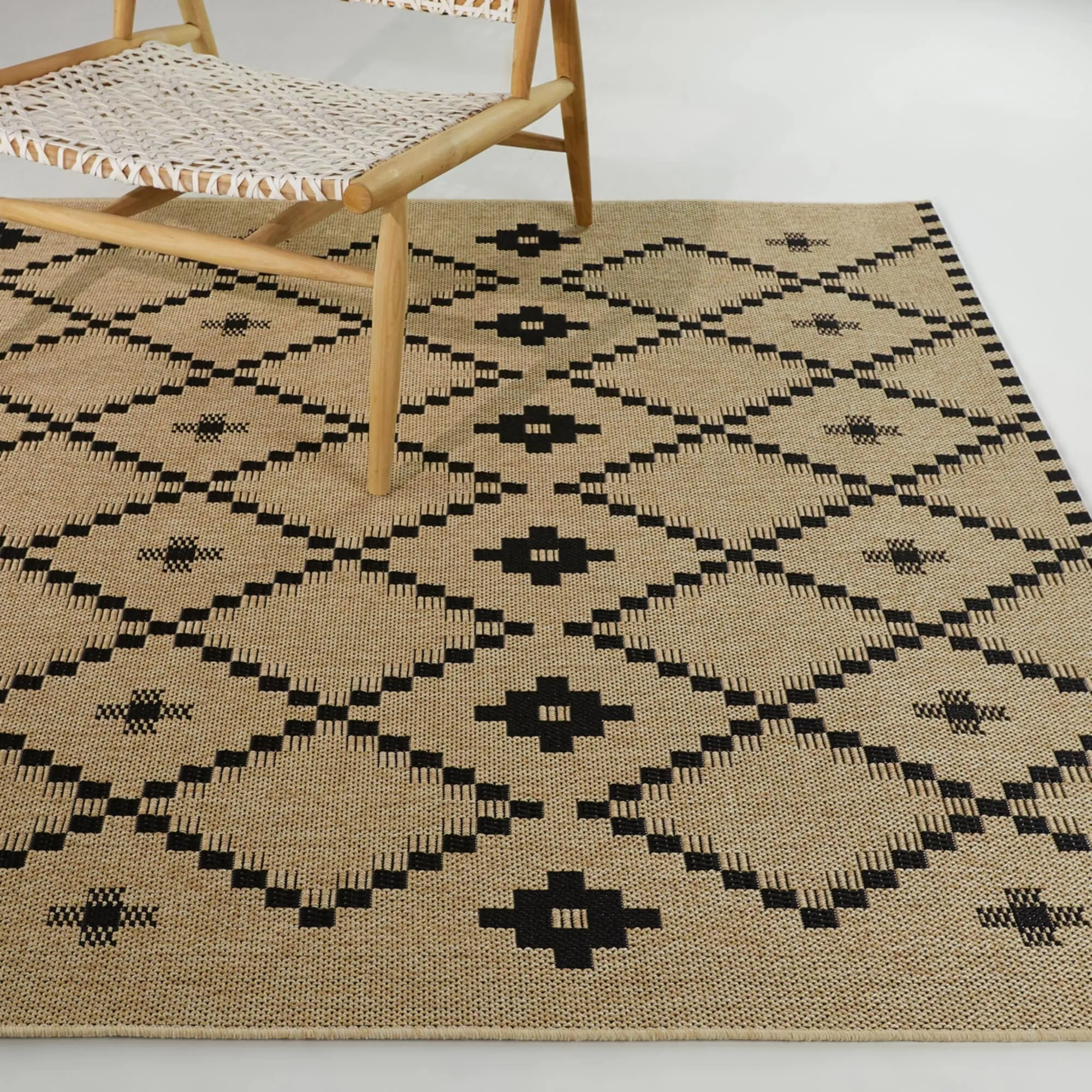 Selwyn Diamond Trellis Indoor/Outdoor Area Rug