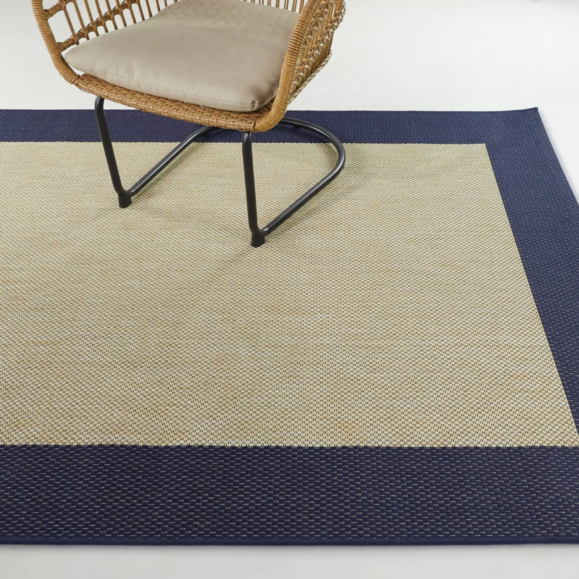 Signature Home Talbot Border Indoor/Outdoor Area Rug