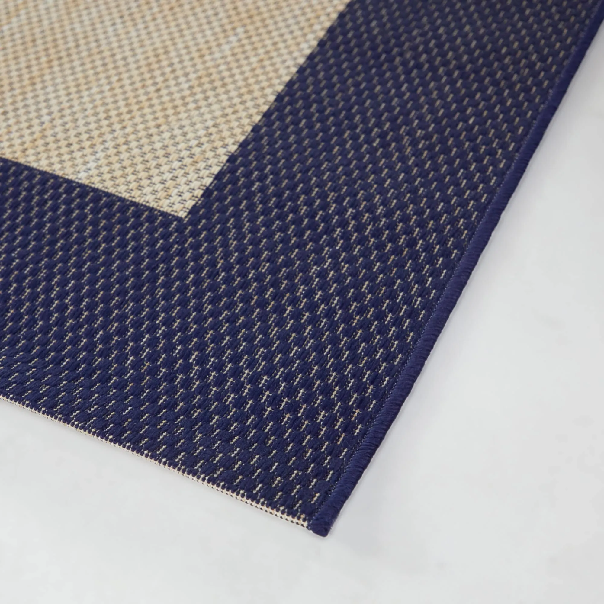 Signature Home Talbot Border Indoor/Outdoor Area Rug