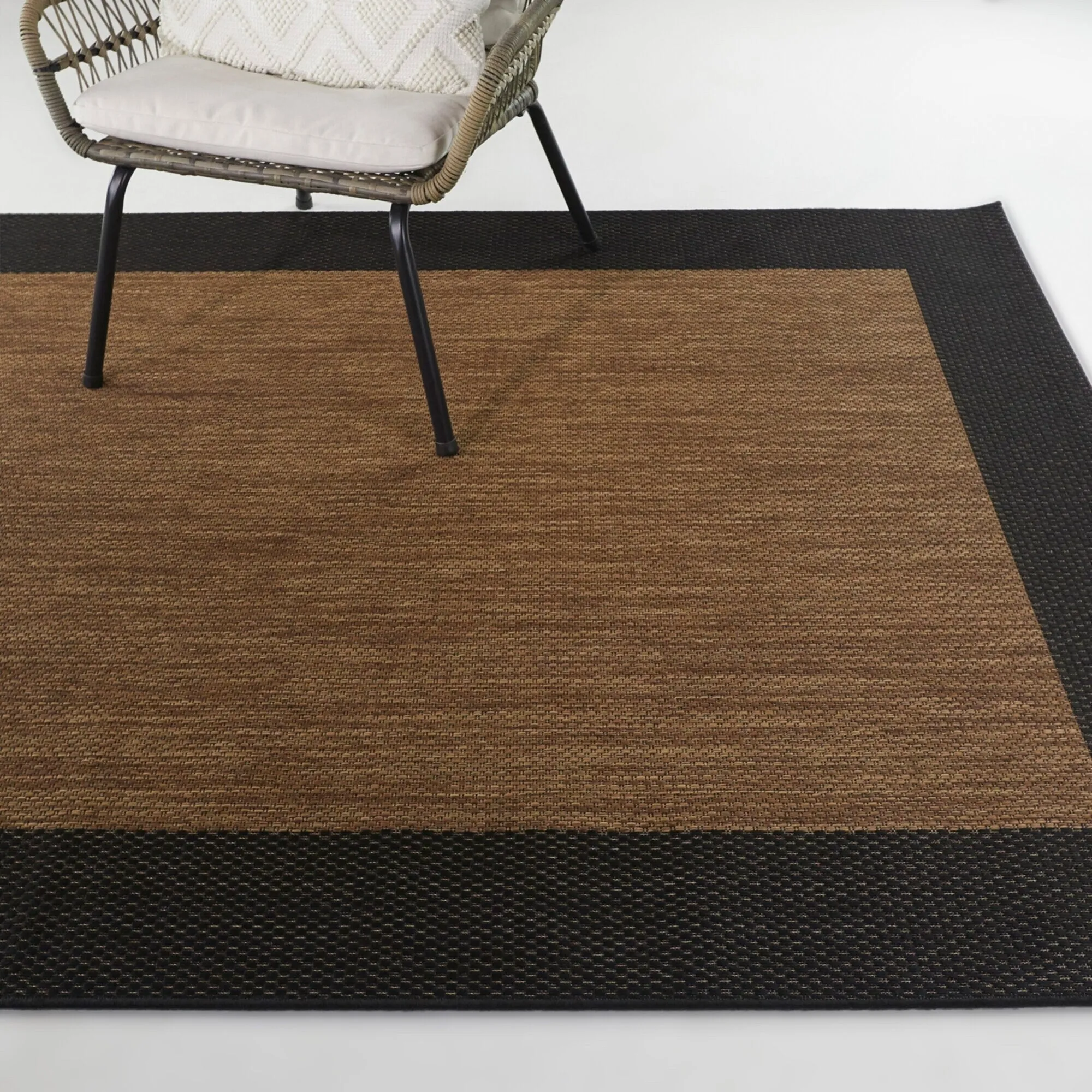 Signature Home Talbot Border Indoor/Outdoor Area Rug