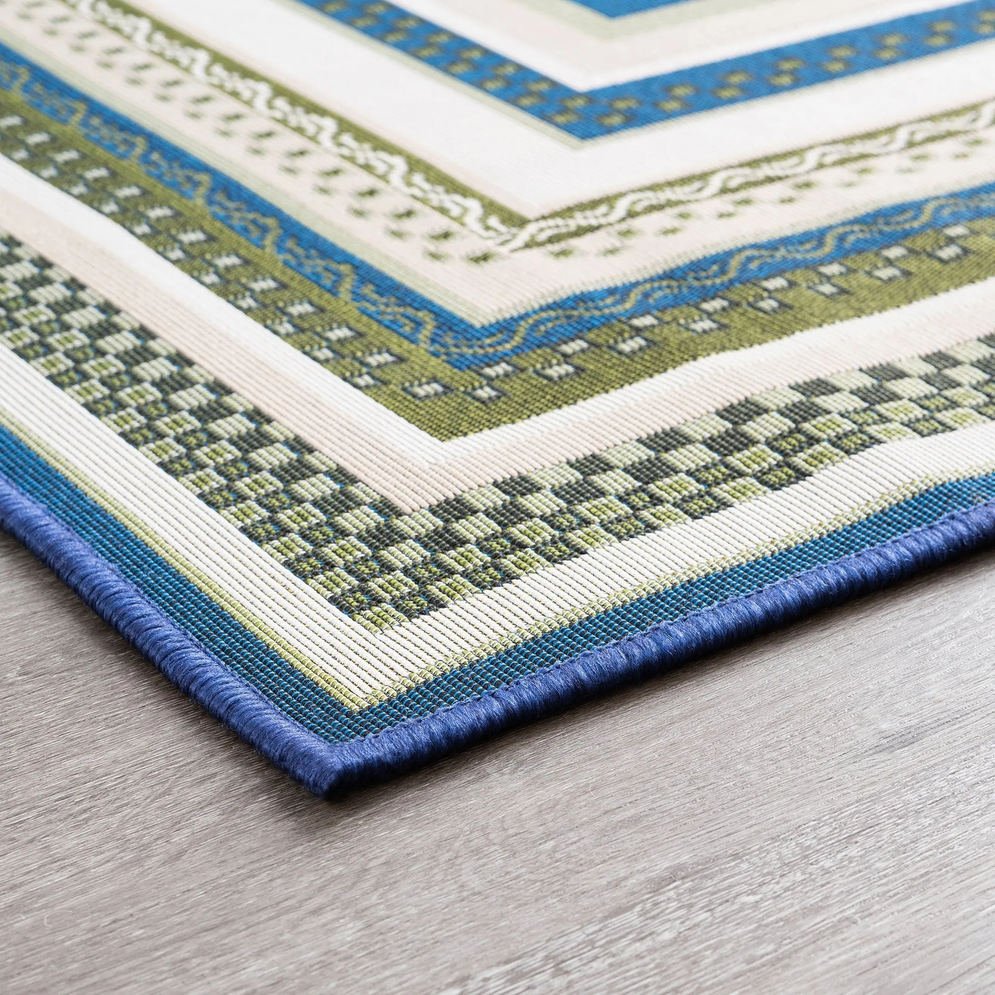Sizzling Nautical & Coastal Striped Border Indoor/Outdoor Area Rug
