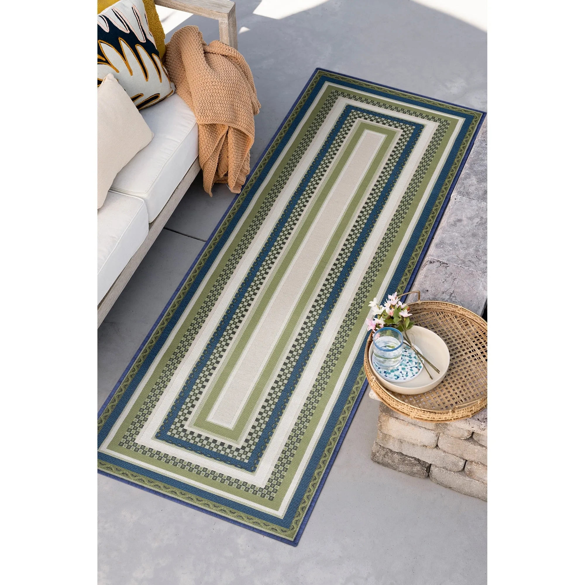 Sizzling Nautical & Coastal Striped Border Indoor/Outdoor Area Rug