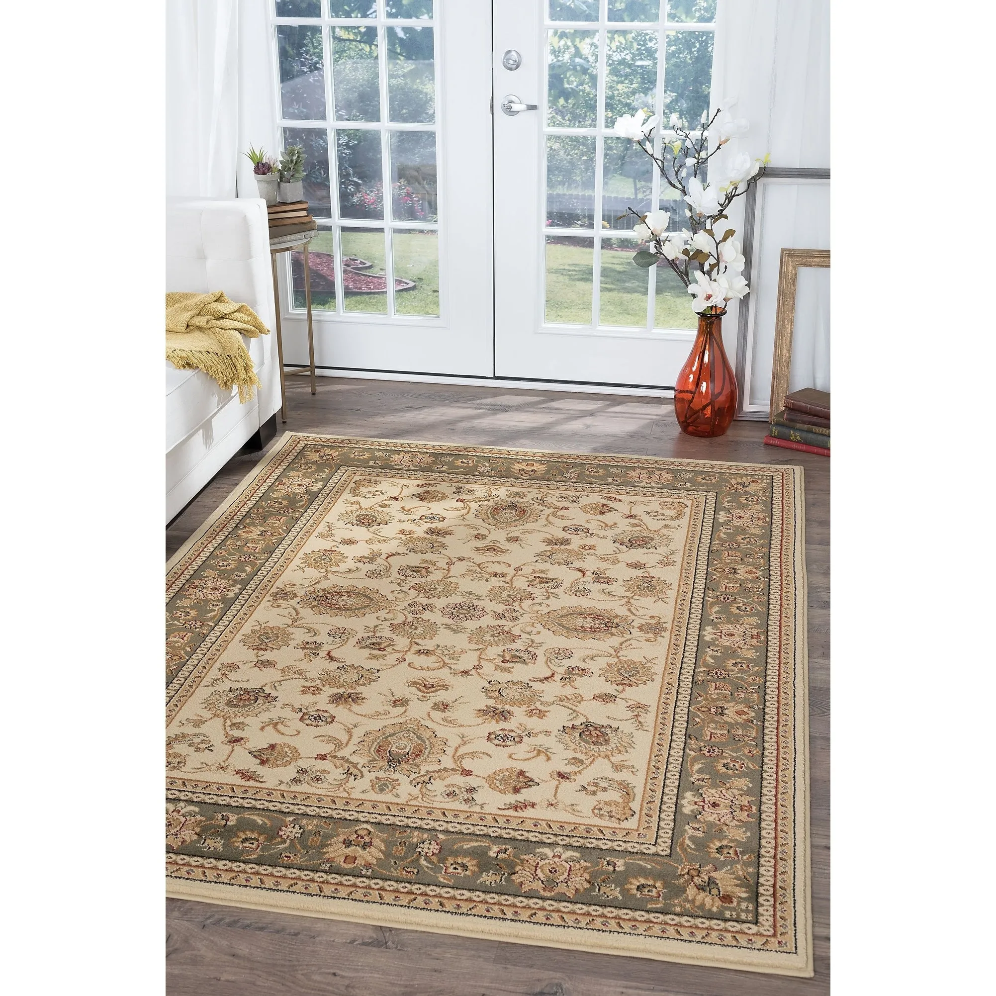 Soho Traditional Floral Oriental Indoor Area Rug