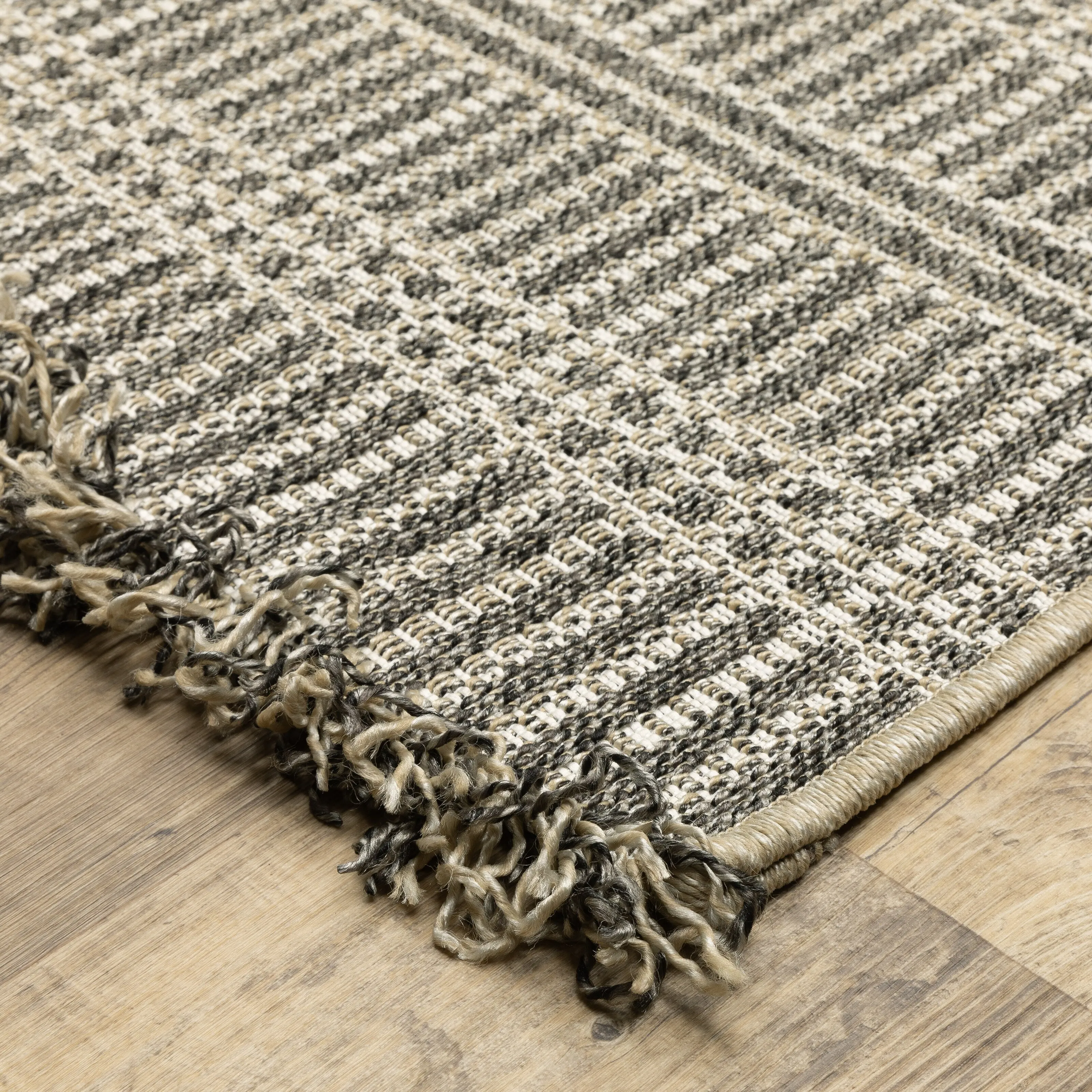 Style Haven Grayton Geometric Lines Beige/ Black Indoor-Outdoor Fringe Edge Rug