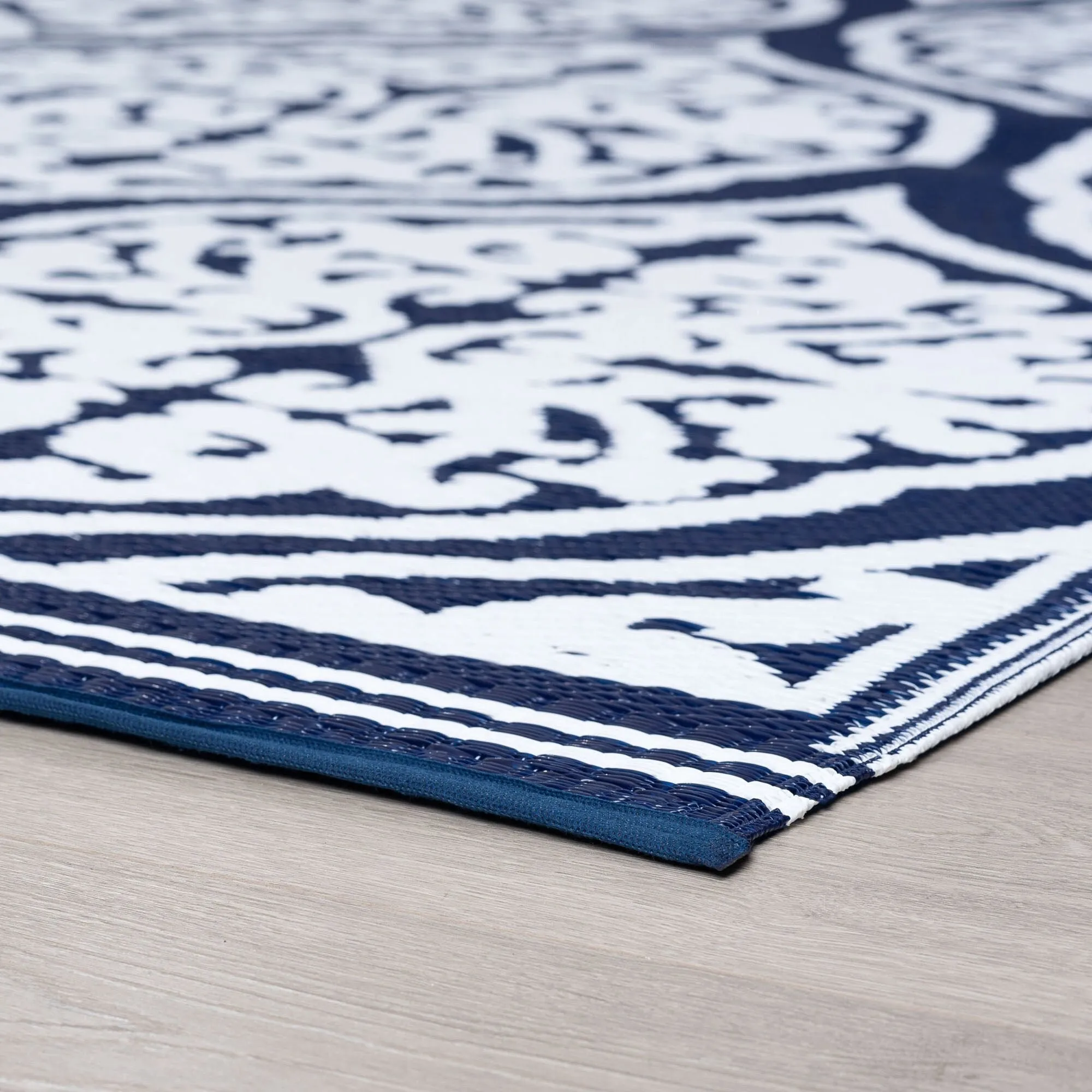Sundown Beach Floral Indoor/Outdoor Area Rug