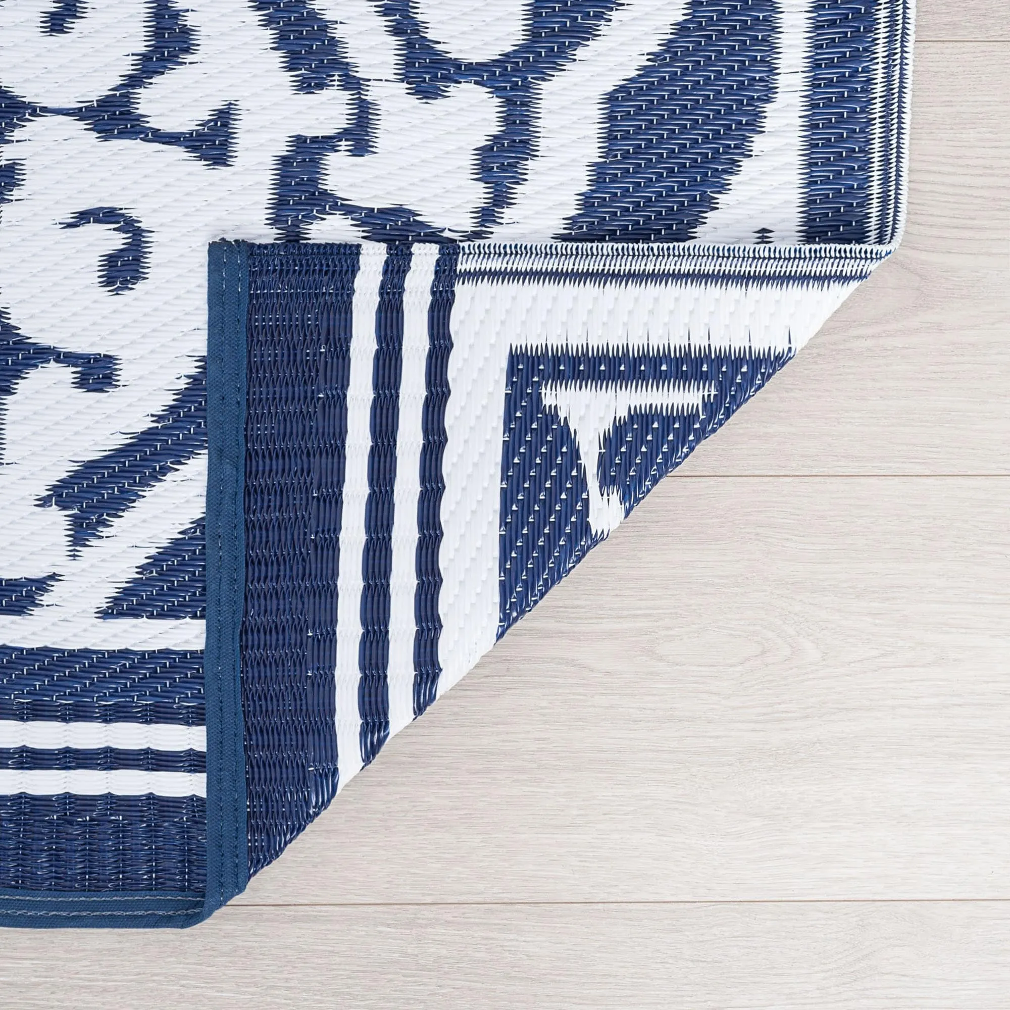Sundown Beach Floral Indoor/Outdoor Area Rug