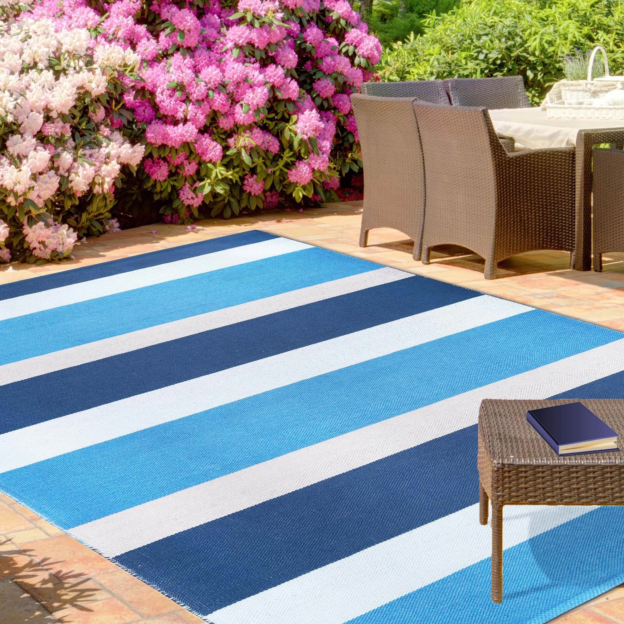 Superior Modern Stripes Indoor/ Outdoor Area Rug