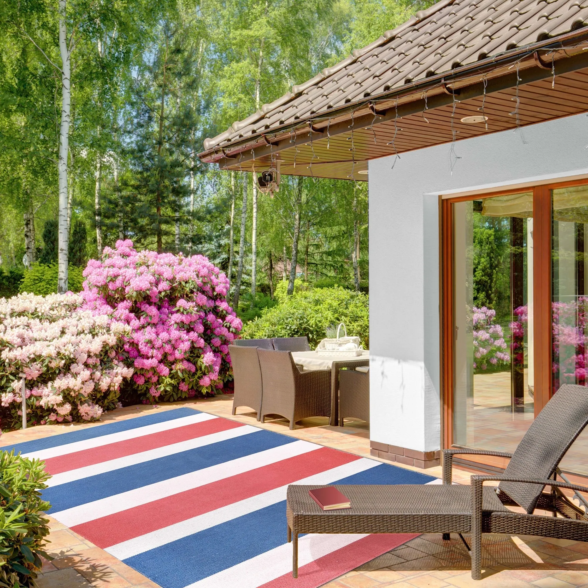 Superior Modern Stripes Indoor/ Outdoor Area Rug