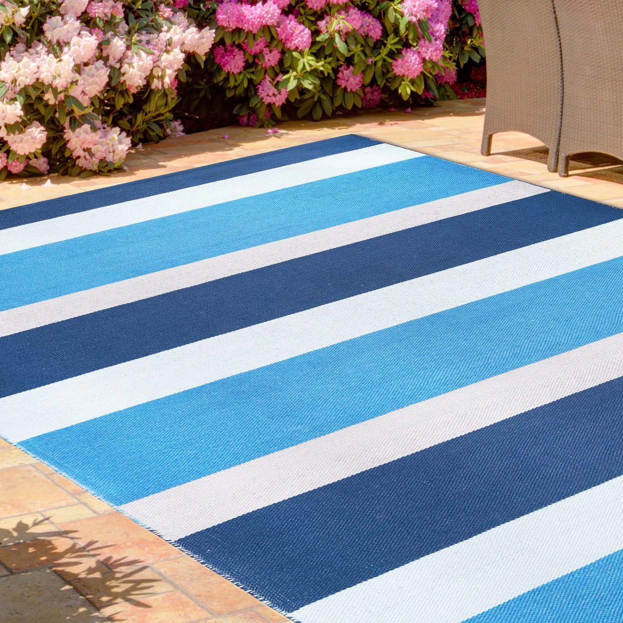 Superior Modern Stripes Indoor/ Outdoor Area Rug
