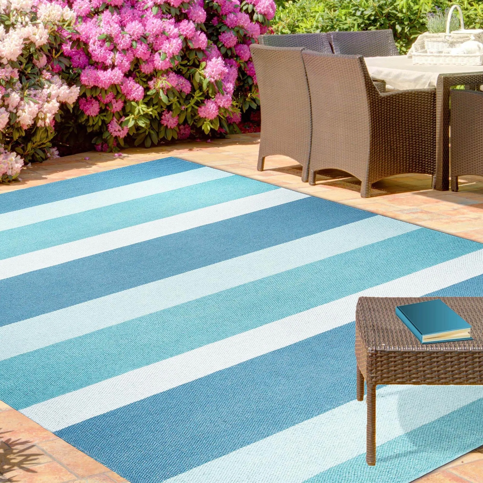 Superior Modern Stripes Indoor/ Outdoor Area Rug
