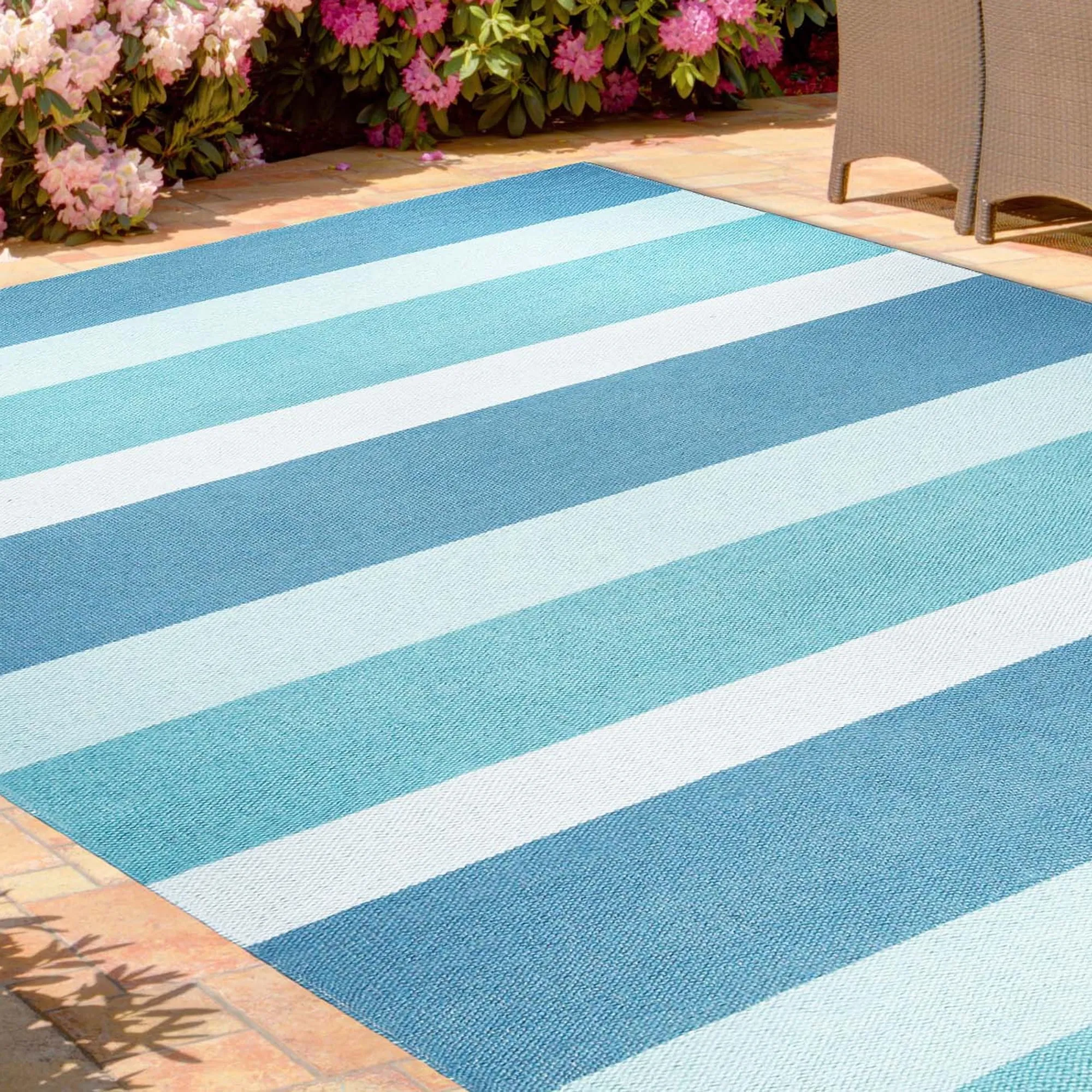 Superior Modern Stripes Indoor/ Outdoor Area Rug