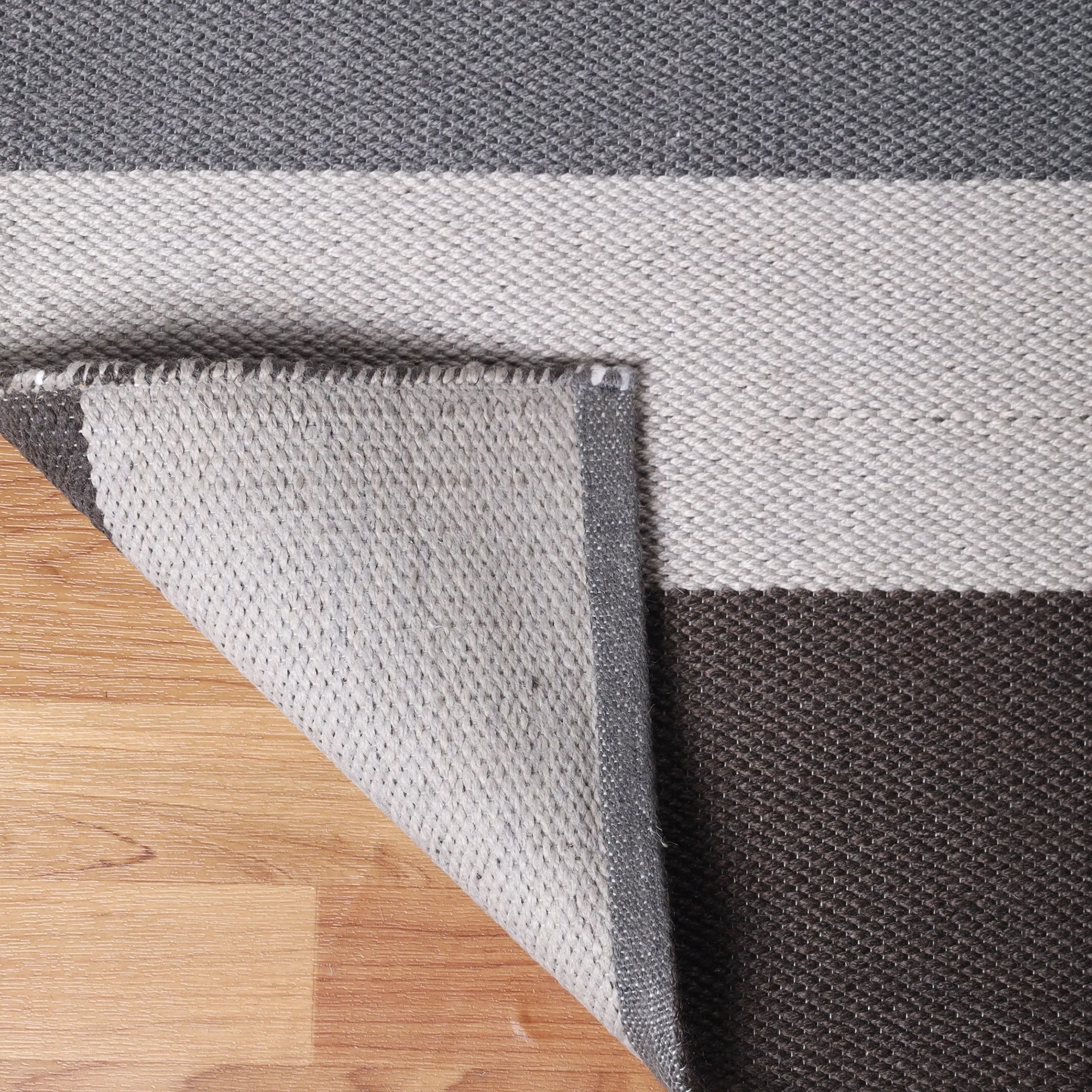 Superior Modern Stripes Indoor/ Outdoor Area Rug