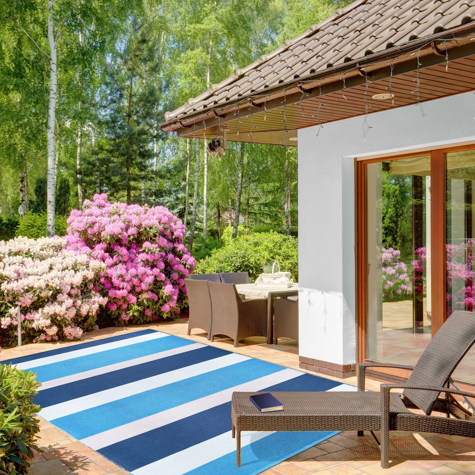 Superior Modern Stripes Indoor/ Outdoor Area Rug