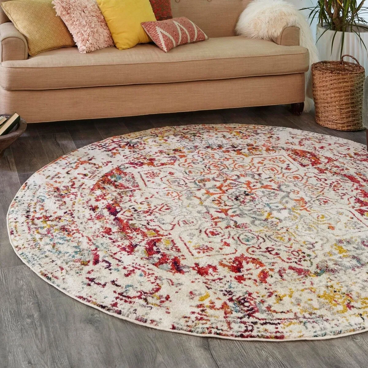 Traditional Brenda Collection Area Rug