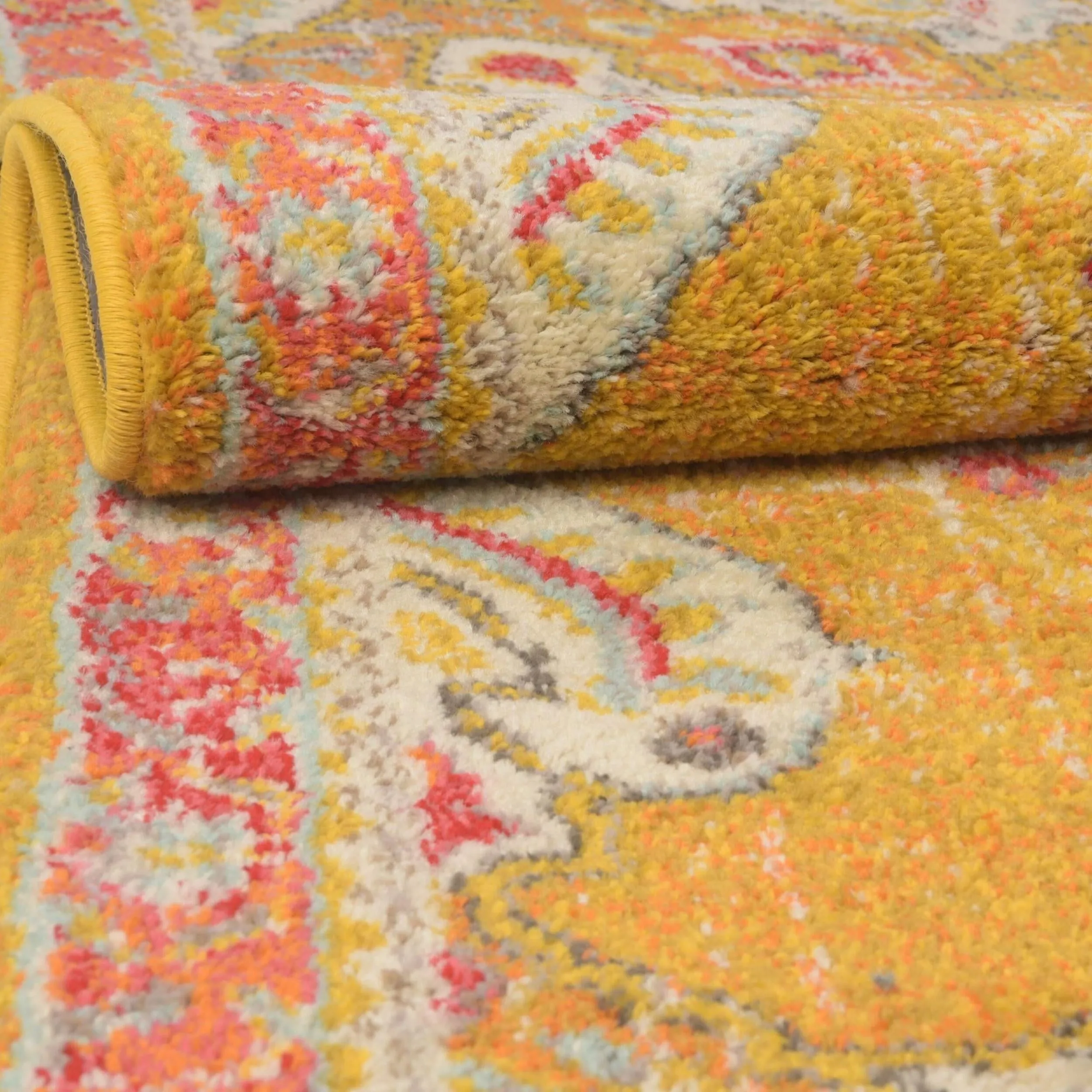 Traditional Koakburg Collection Area Rug