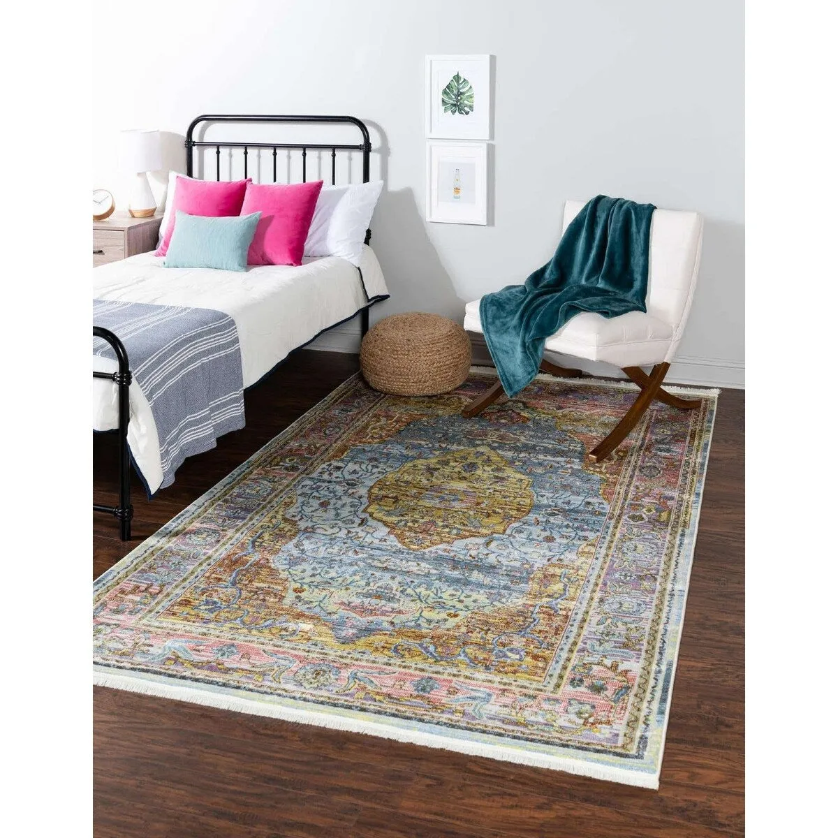 Traditional Samana Collection Area Rug