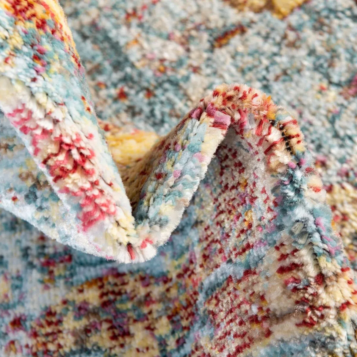 Traditional Samana Collection Area Rug