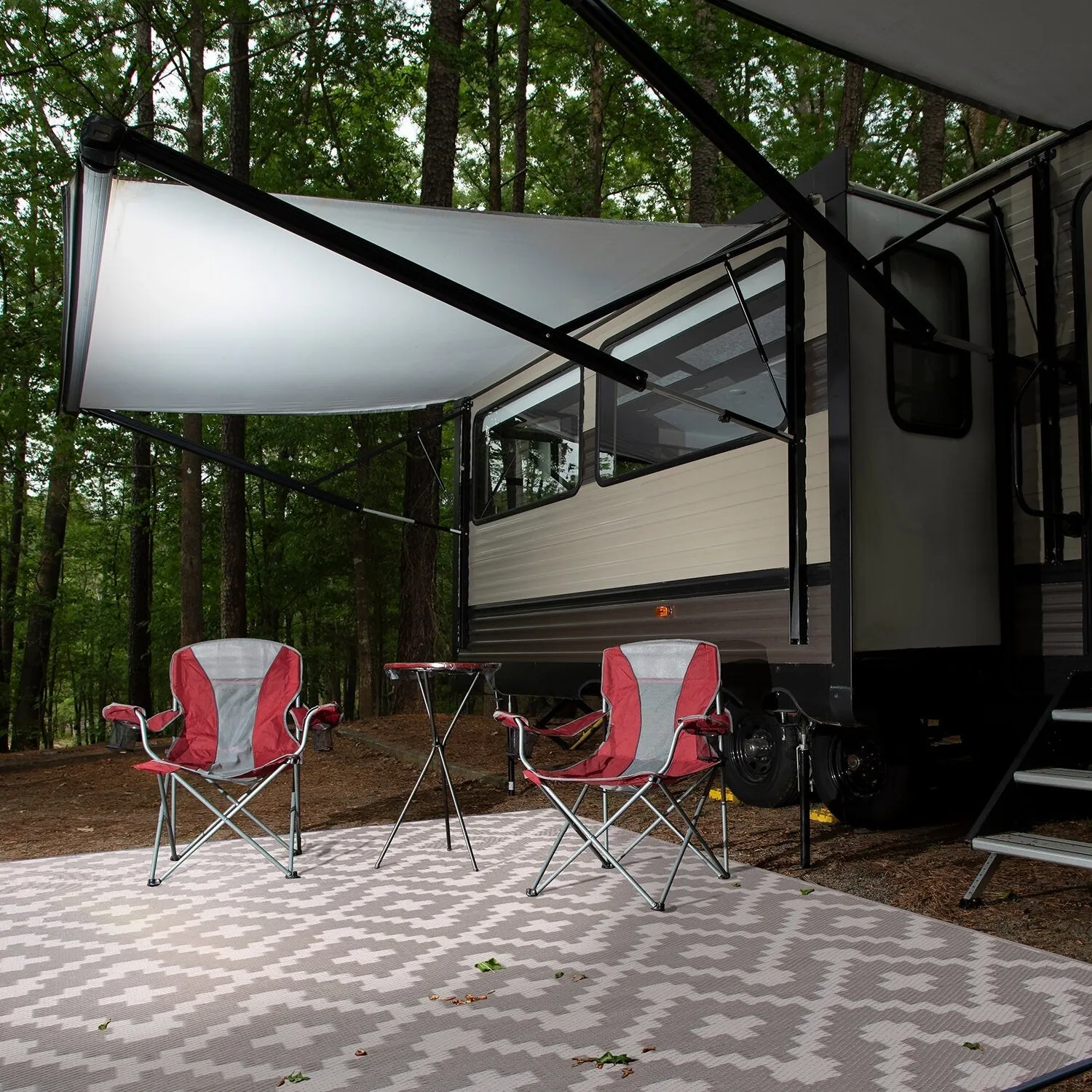 Trellis Geometric Reversible Plastic Outdoor Rugs