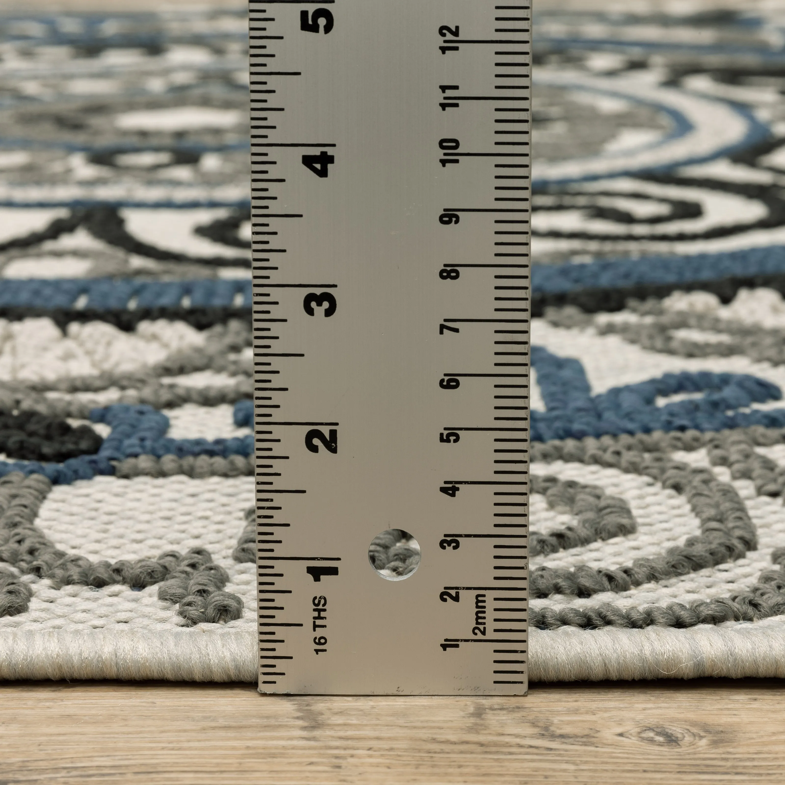 Vista Home Talcot Bohemian Medallion Gray/Blue Indoor-Outdoor Area Rug