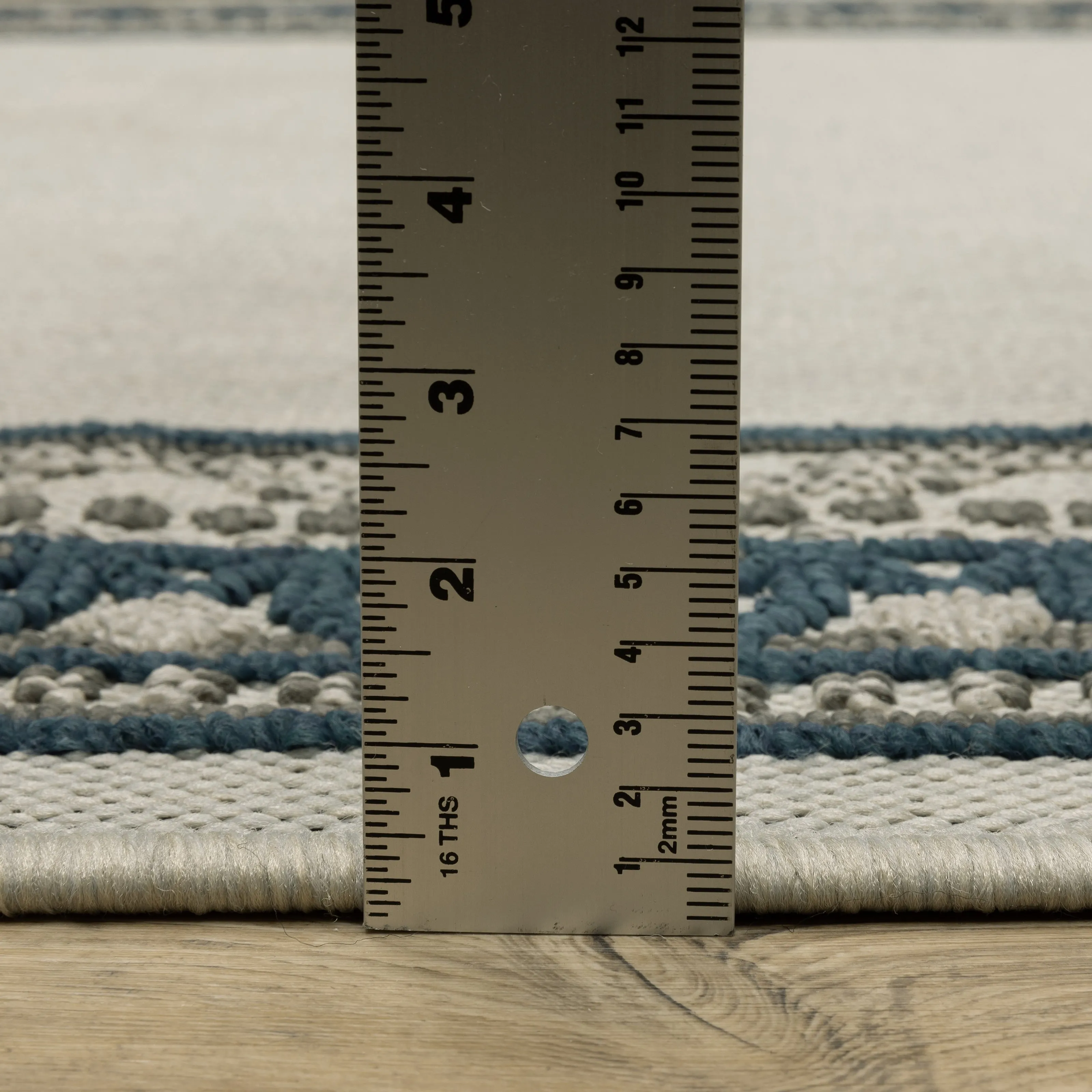 Vista Home Talcot Detailed Border Grey/ Teal Indoor-Outdoor Area Rug