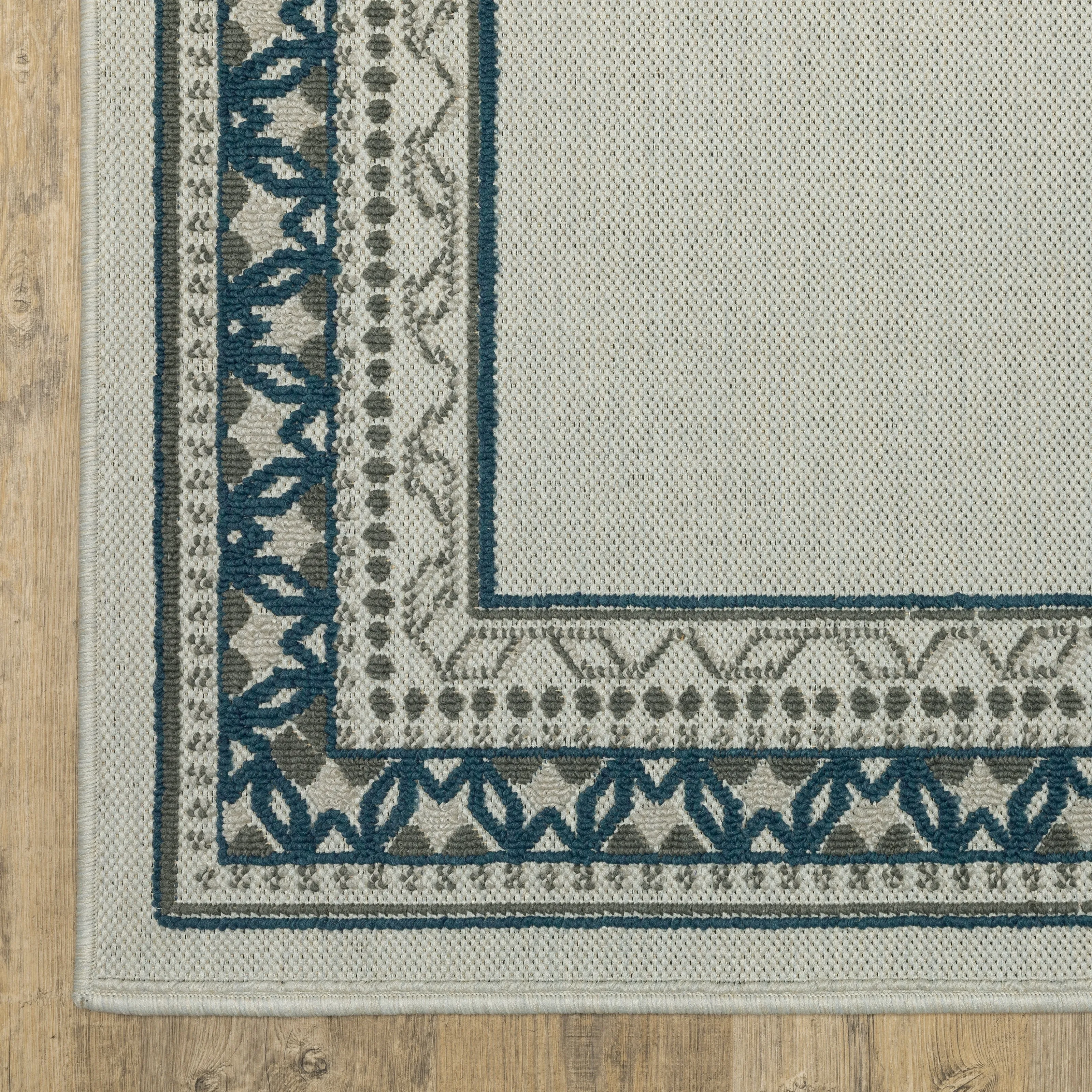 Vista Home Talcot Detailed Border Grey/ Teal Indoor-Outdoor Area Rug