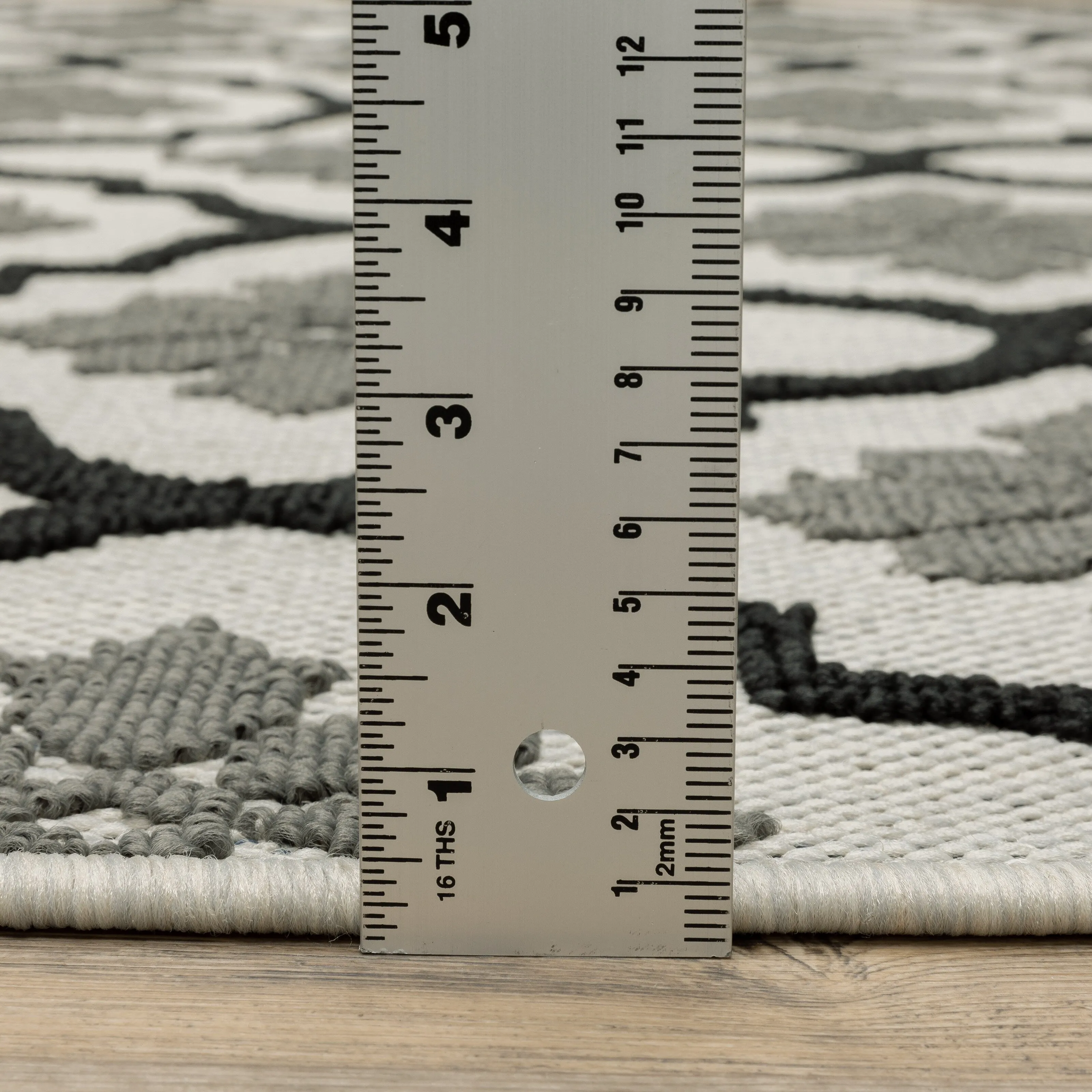 Vista Home Talcot Moroccan Trellis Grey/ Black Indoor-Outdoor Area Rug